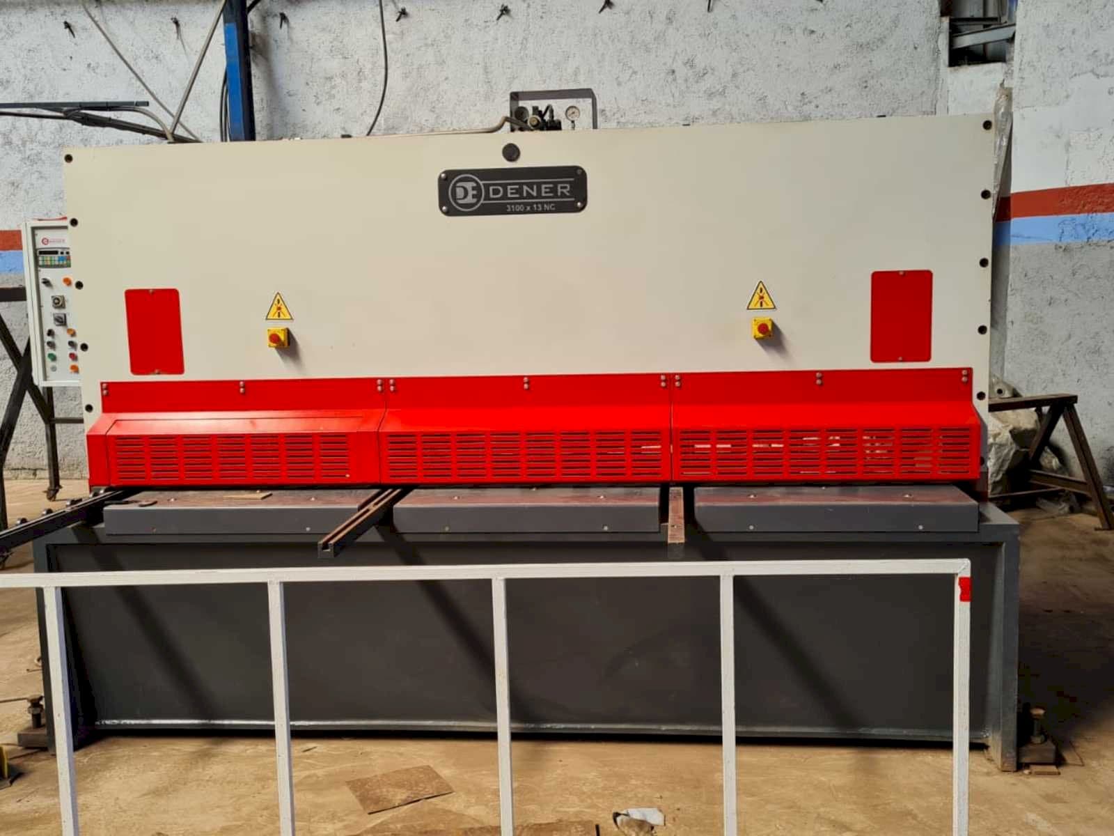 A DENER BS 3013 gép elölnézete