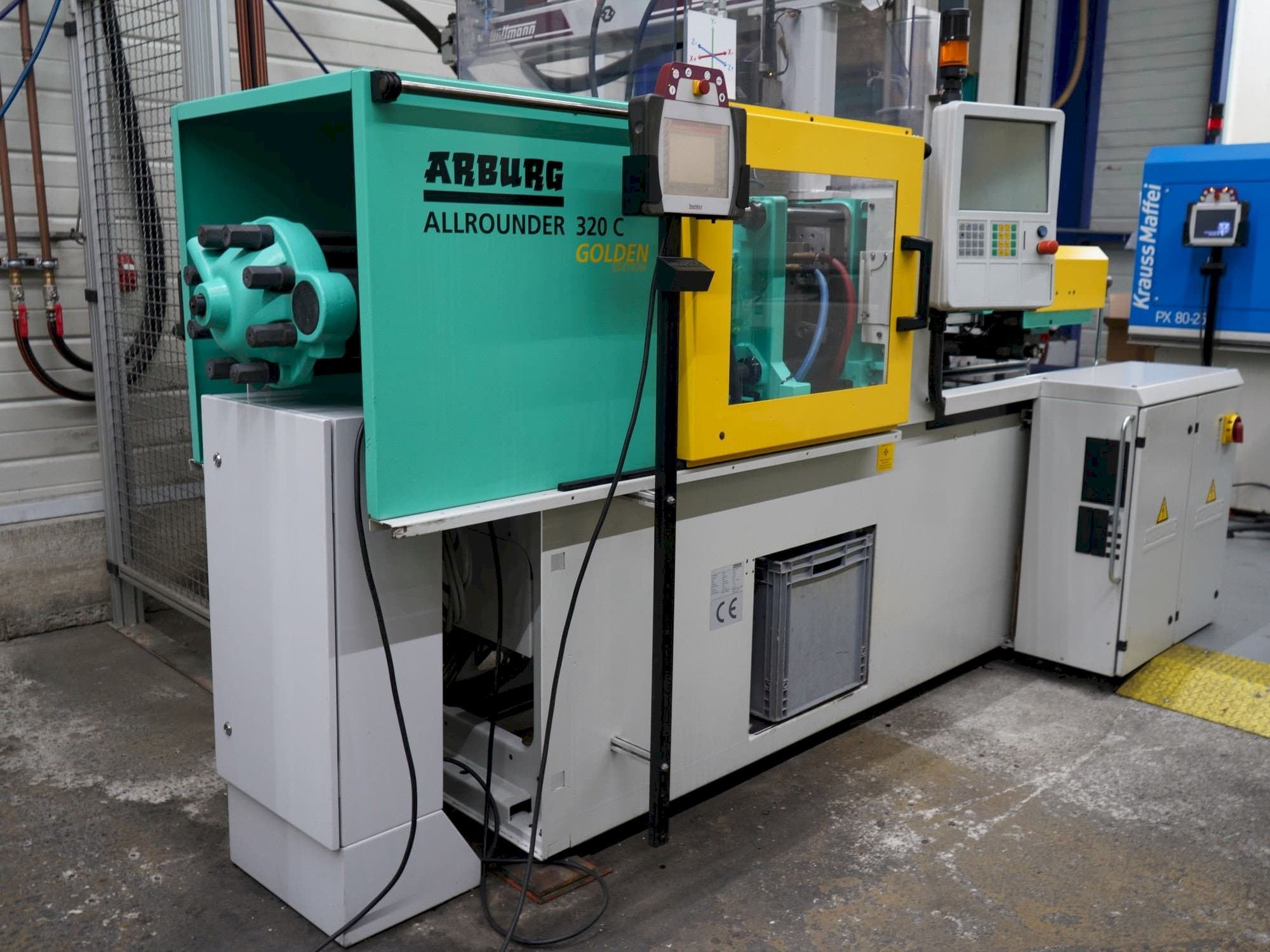 A Arburg 320C (500-170) gép elölnézete
