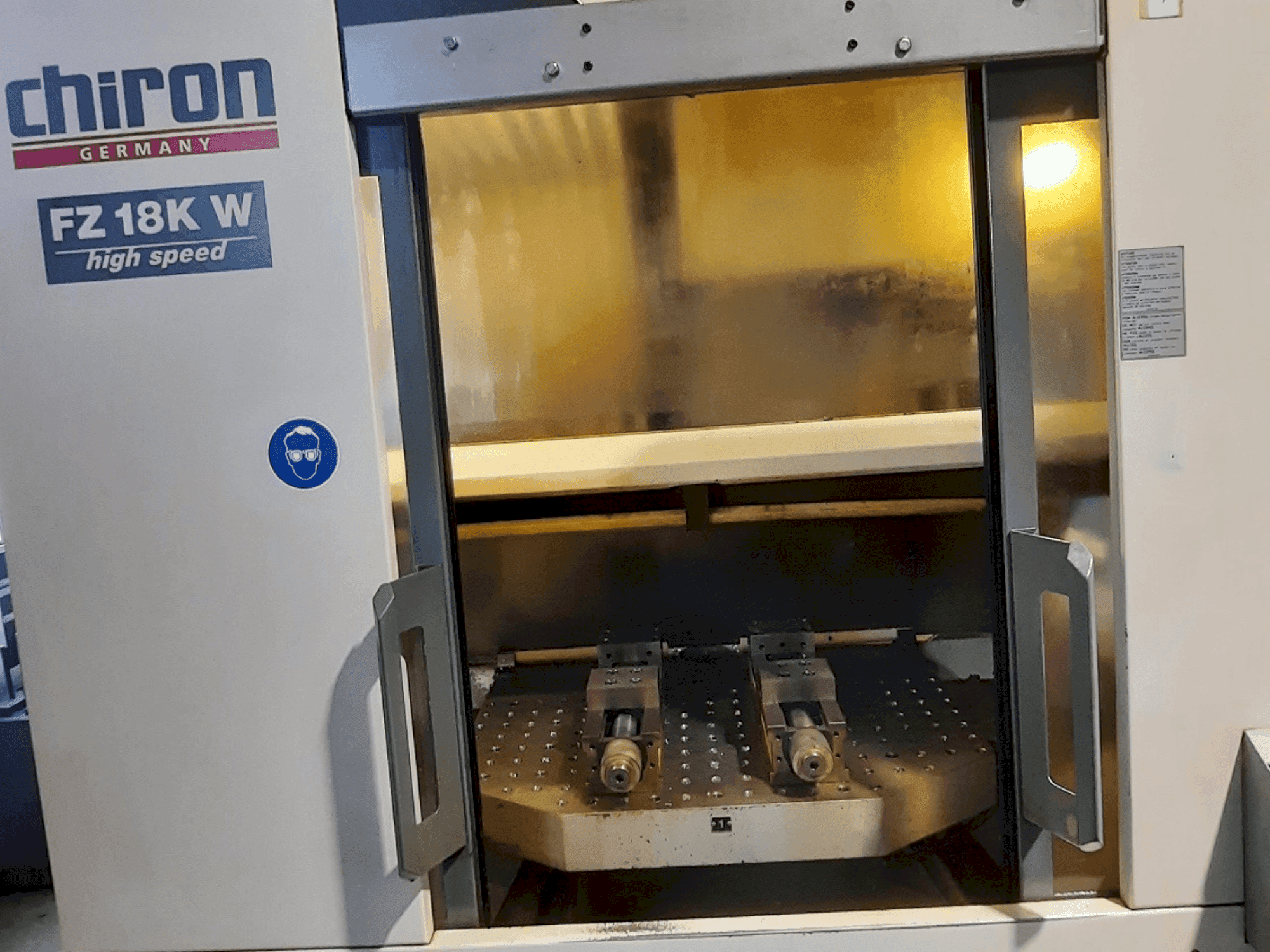 A CHIRON FZ 18 KW gép elölnézete