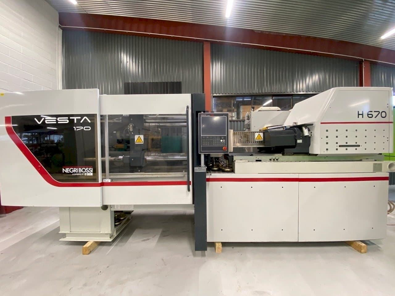 A Negri Bossi VE170, M151 gép elölnézete