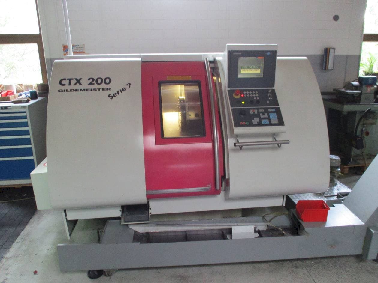 A Gildemeister CTX 200 gép elölnézete