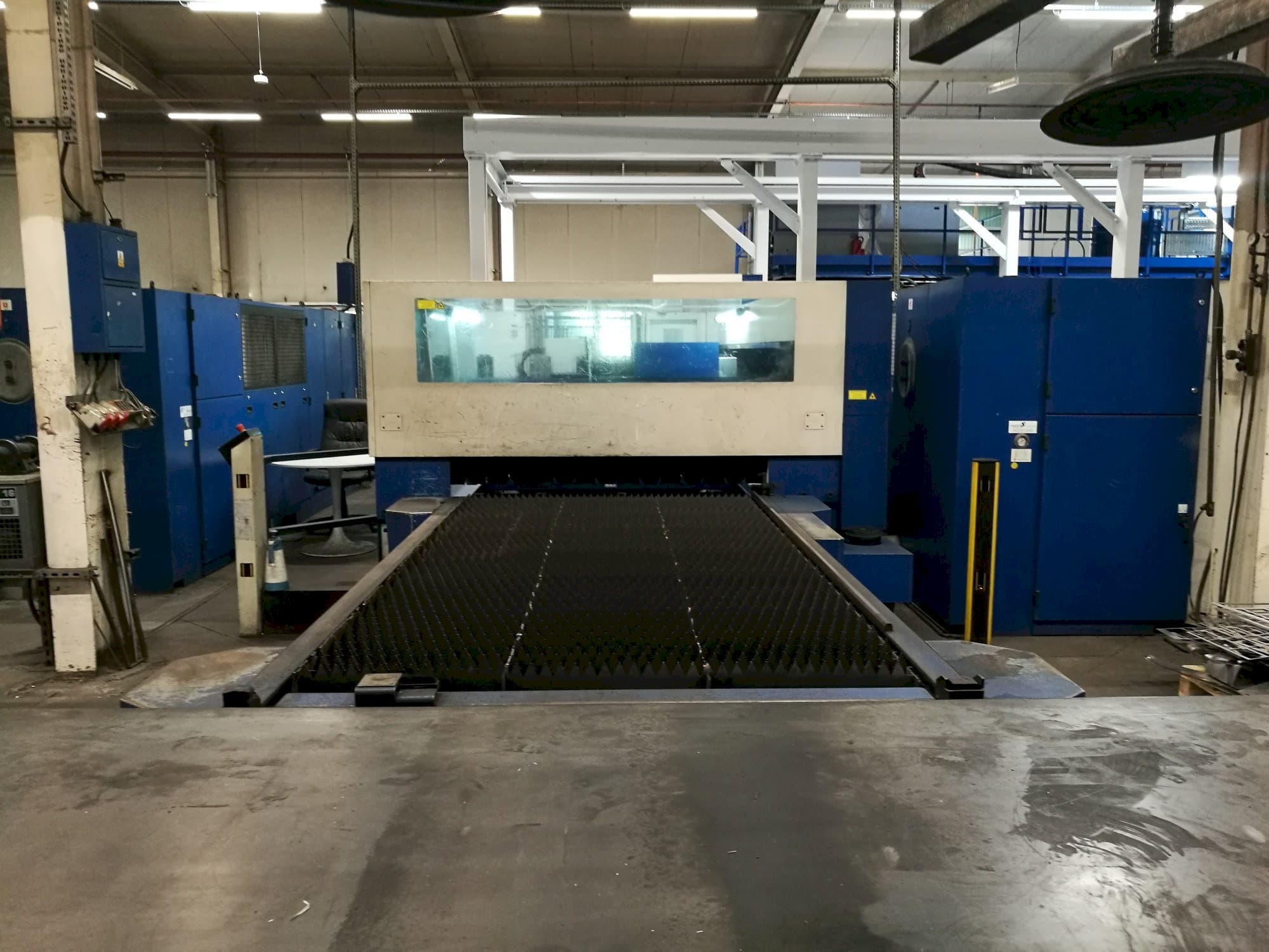 A Trumpf Trumatic L3050 gép elölnézete