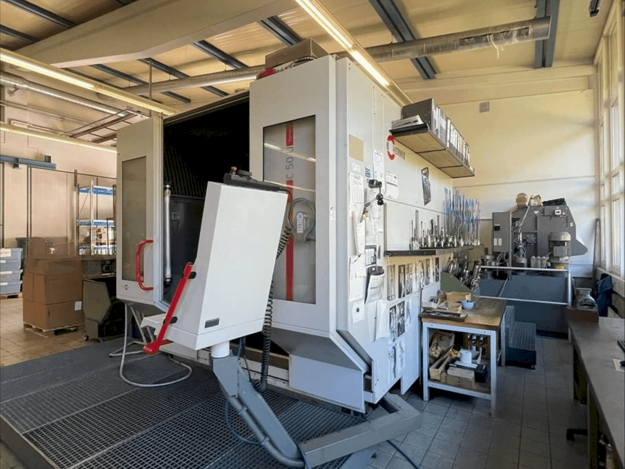 A HERMLE C50U  gép elölnézete