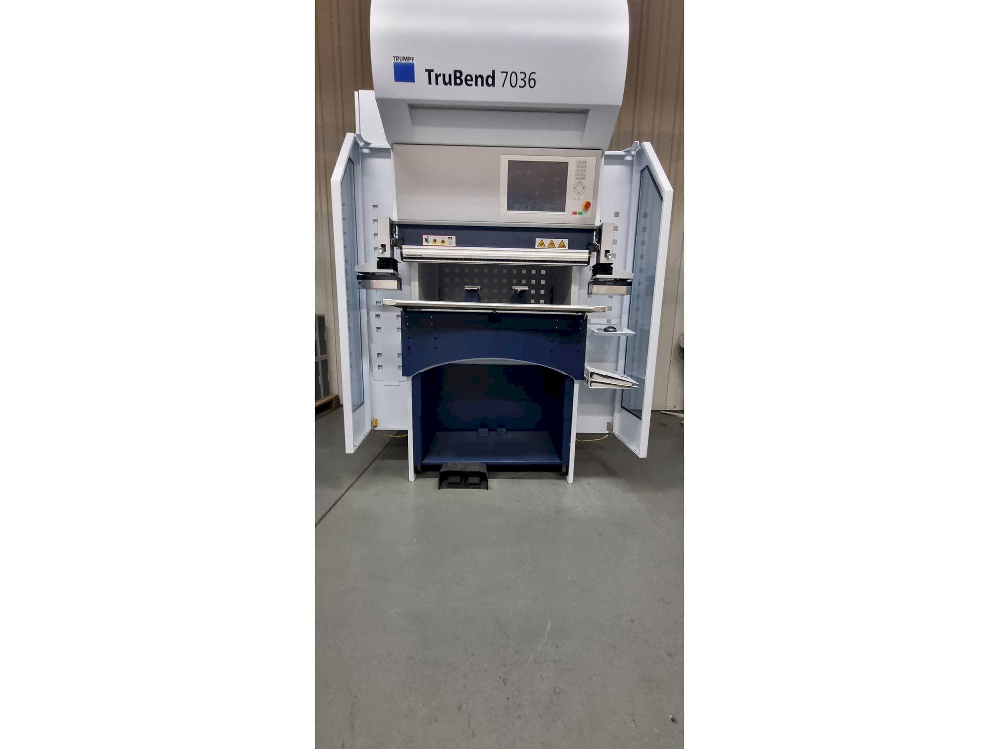 A TRUMPF TruBend 7036 gép elölnézete