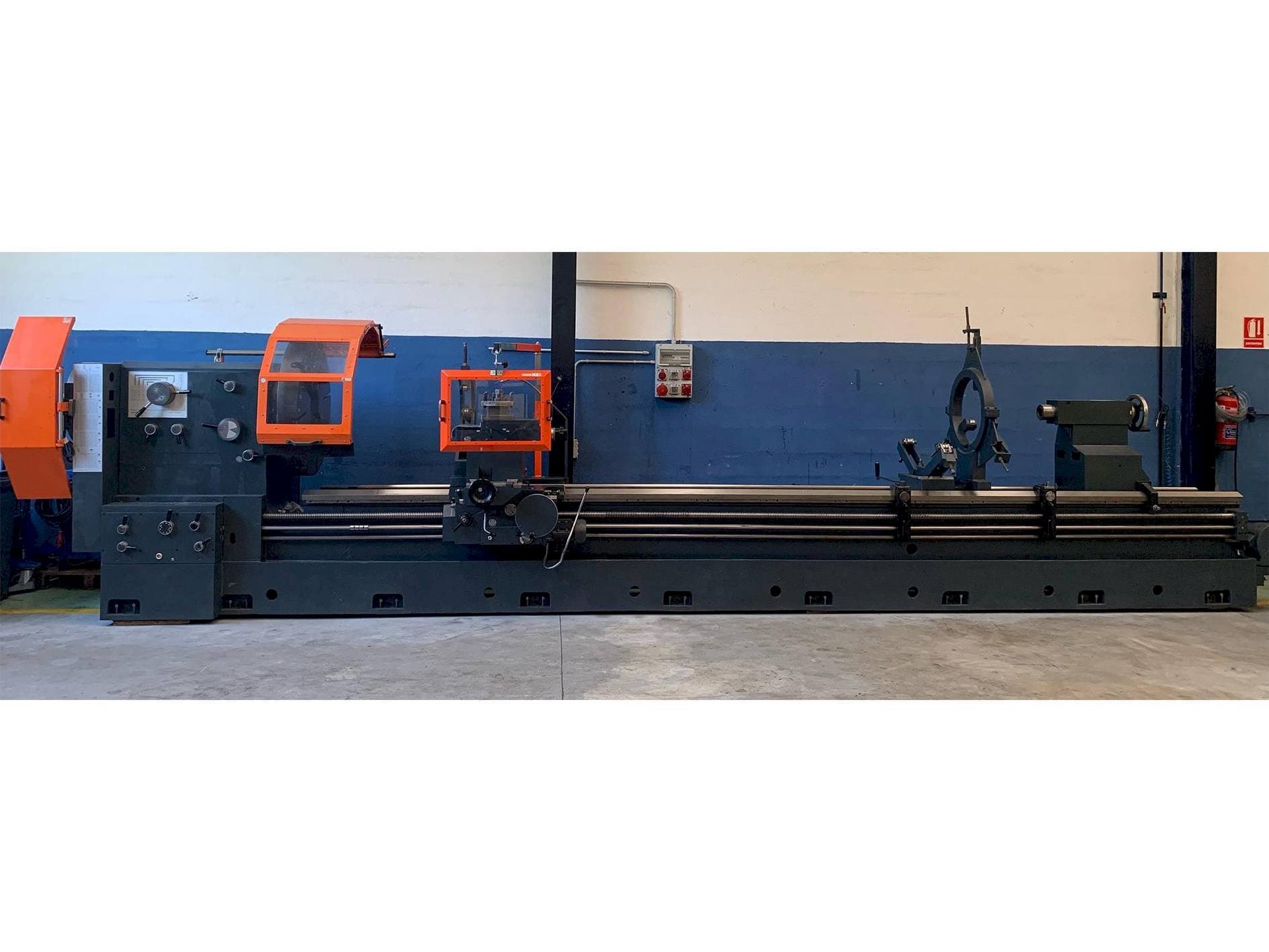 A Gurutzpe Super AT 600x6000 gép elölnézete