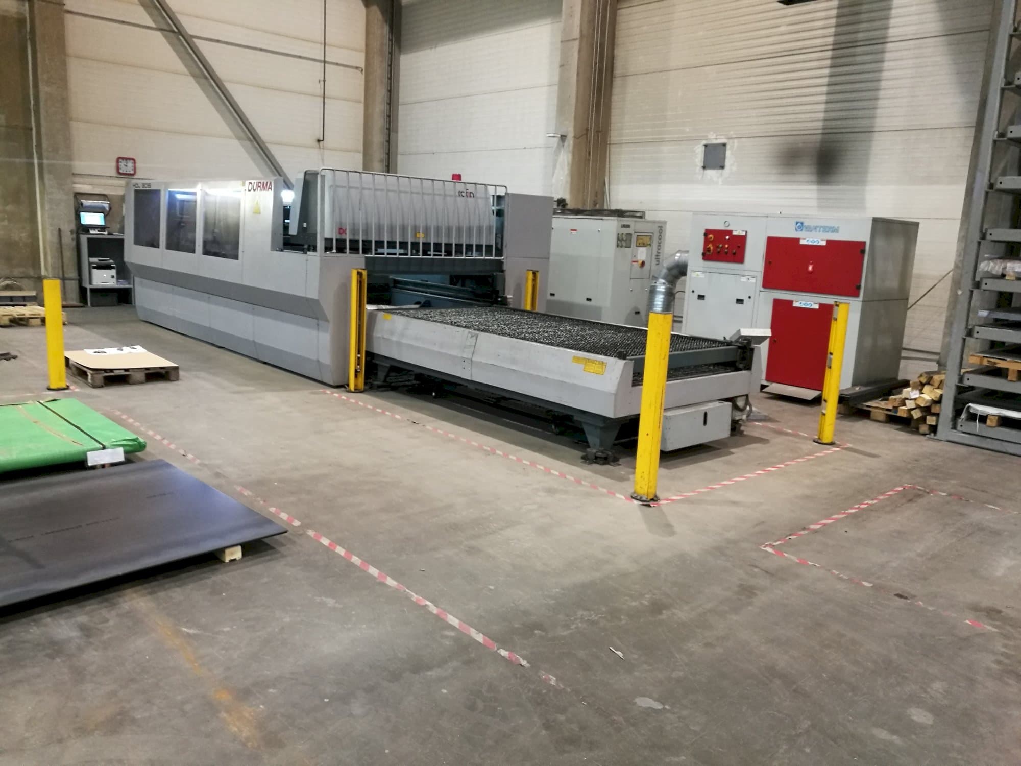 A Durma HDL 3015 gép elölnézete