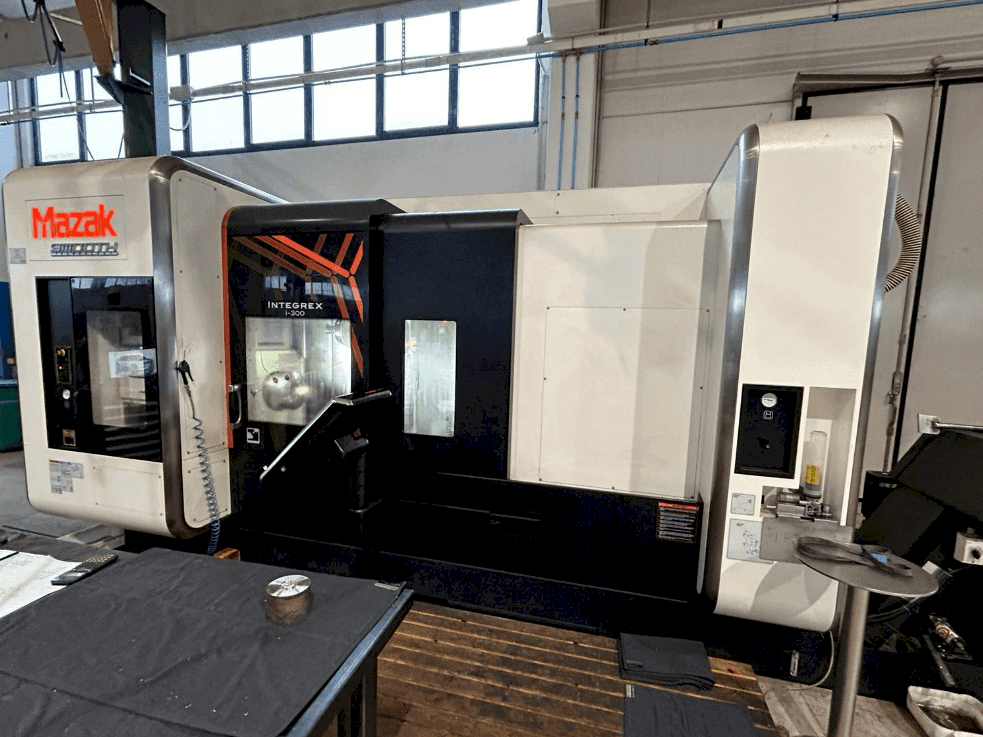 A Mazak INTEGREX i-300 gép elölnézete