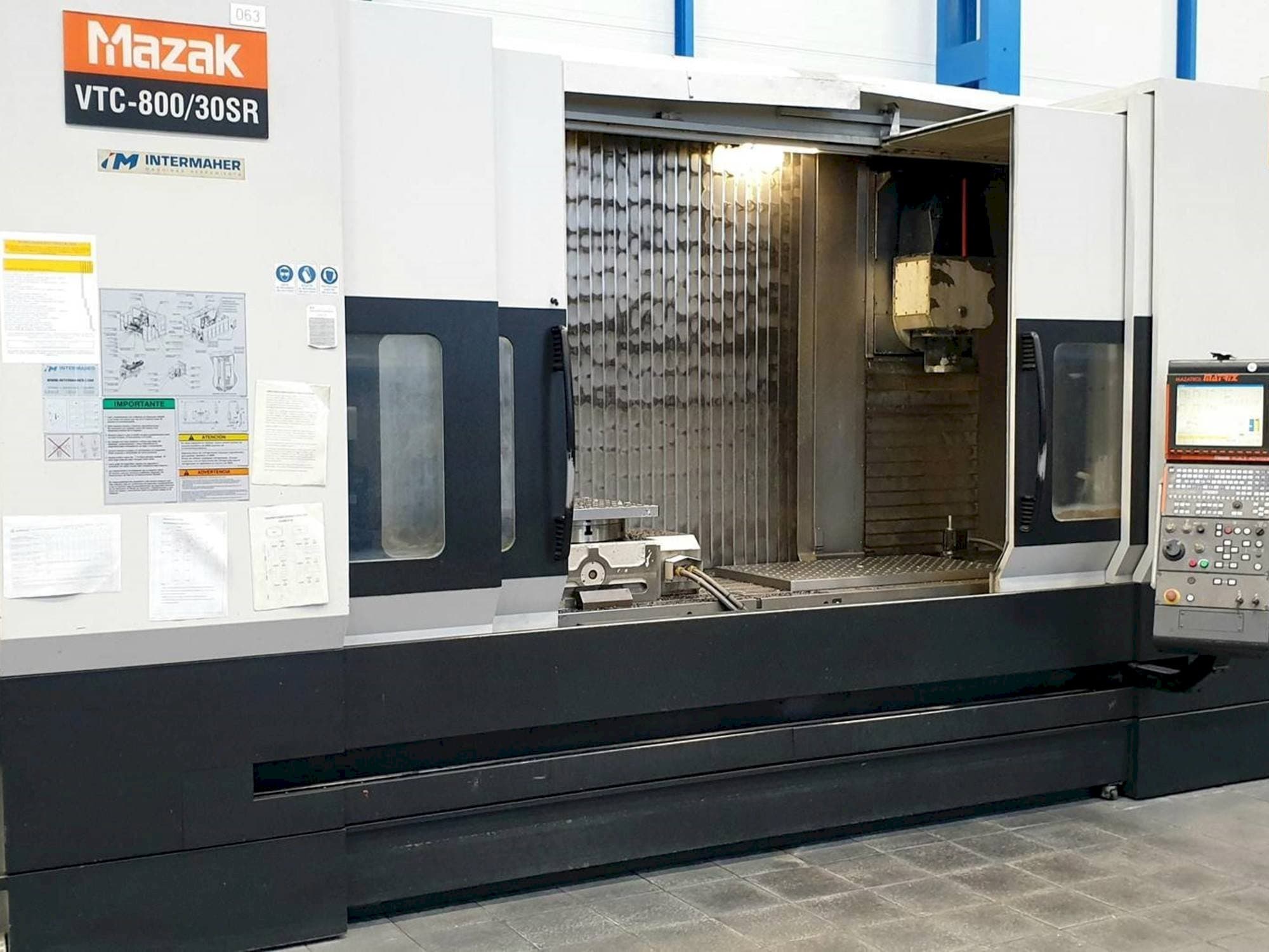 A Mazak VTC-800/30SR  gép elölnézete