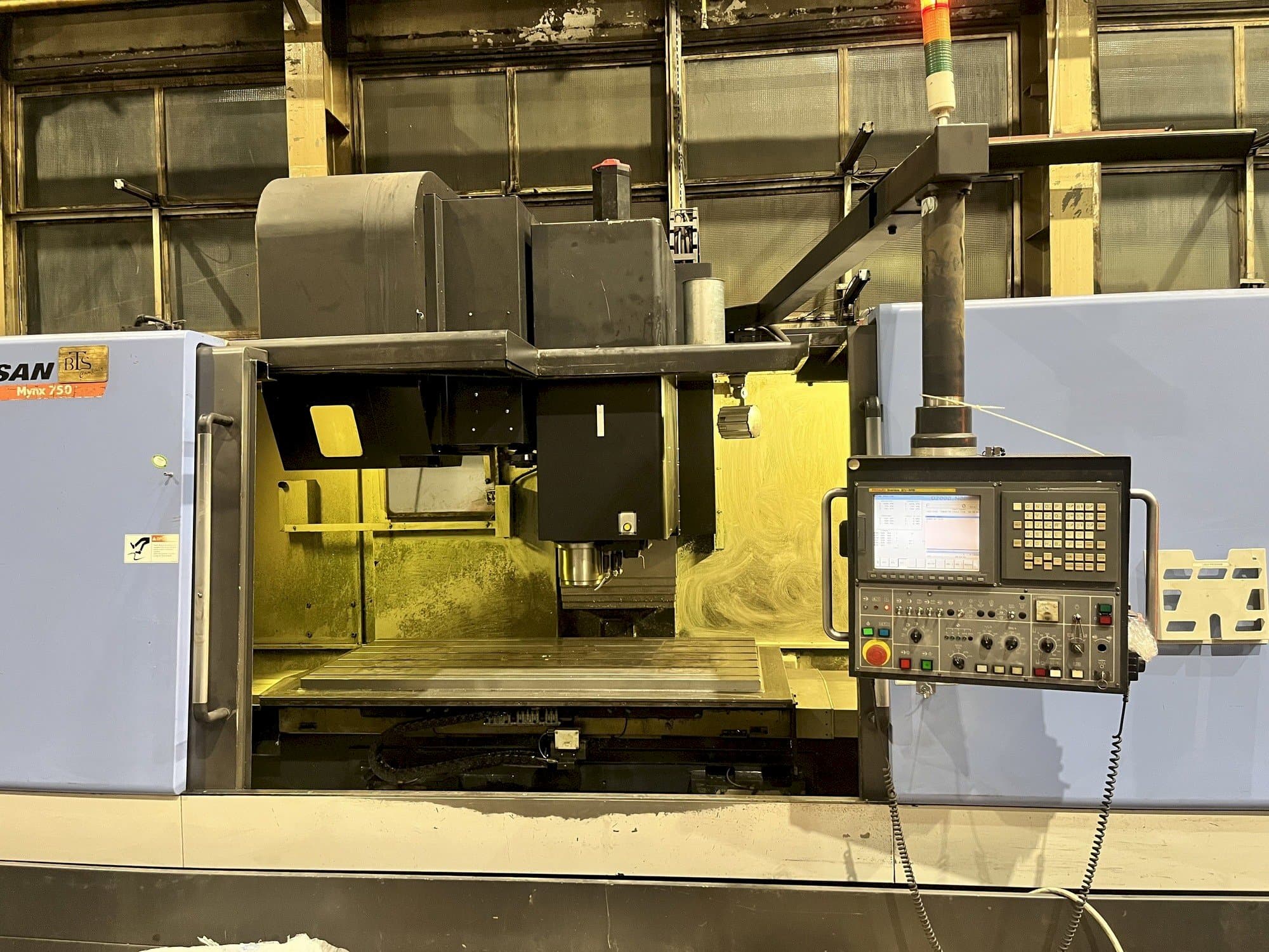 A Doosan MYNX 750 gép elölnézete