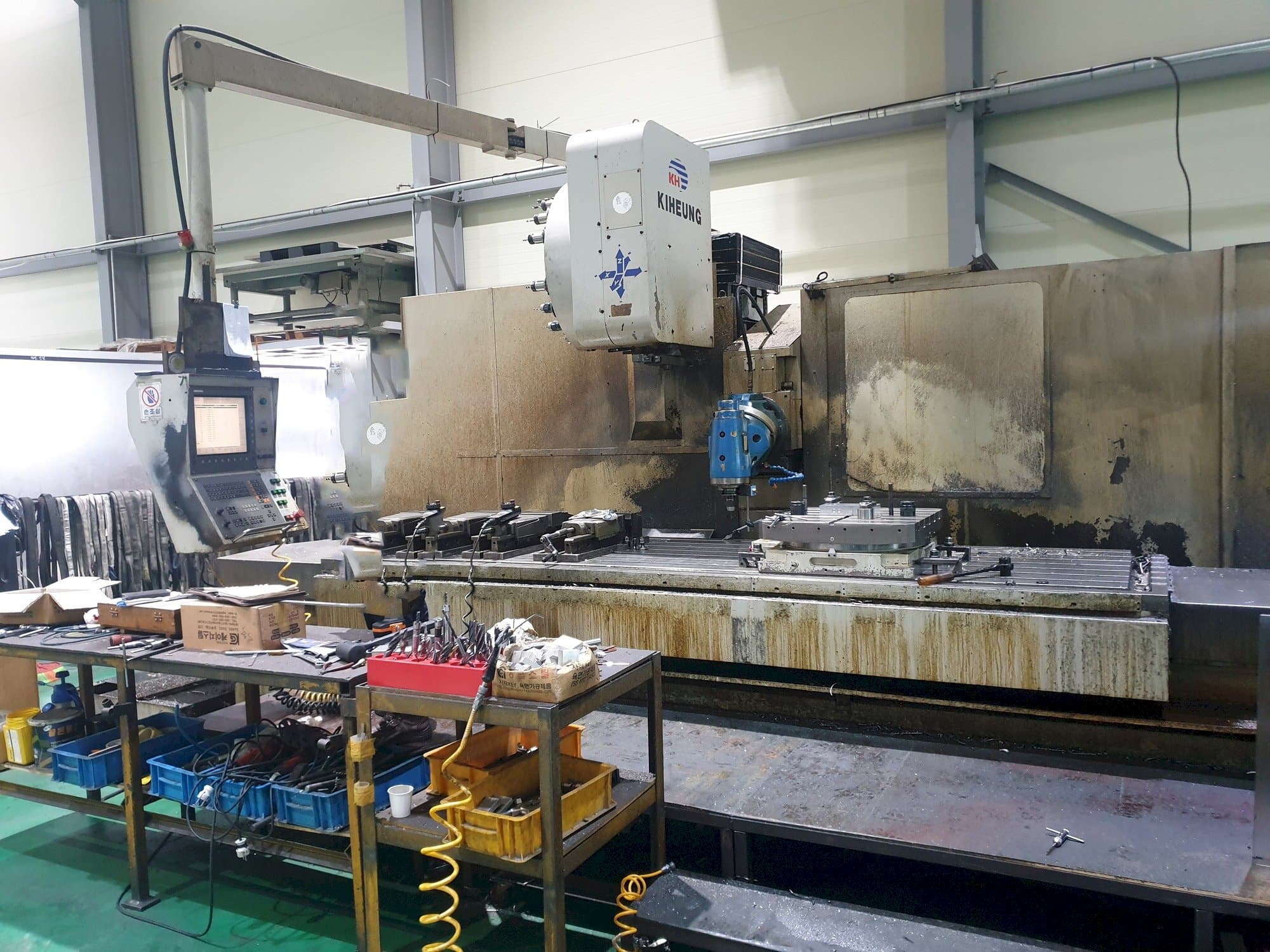 A KIHEUNG KNC-U1000  gép elölnézete