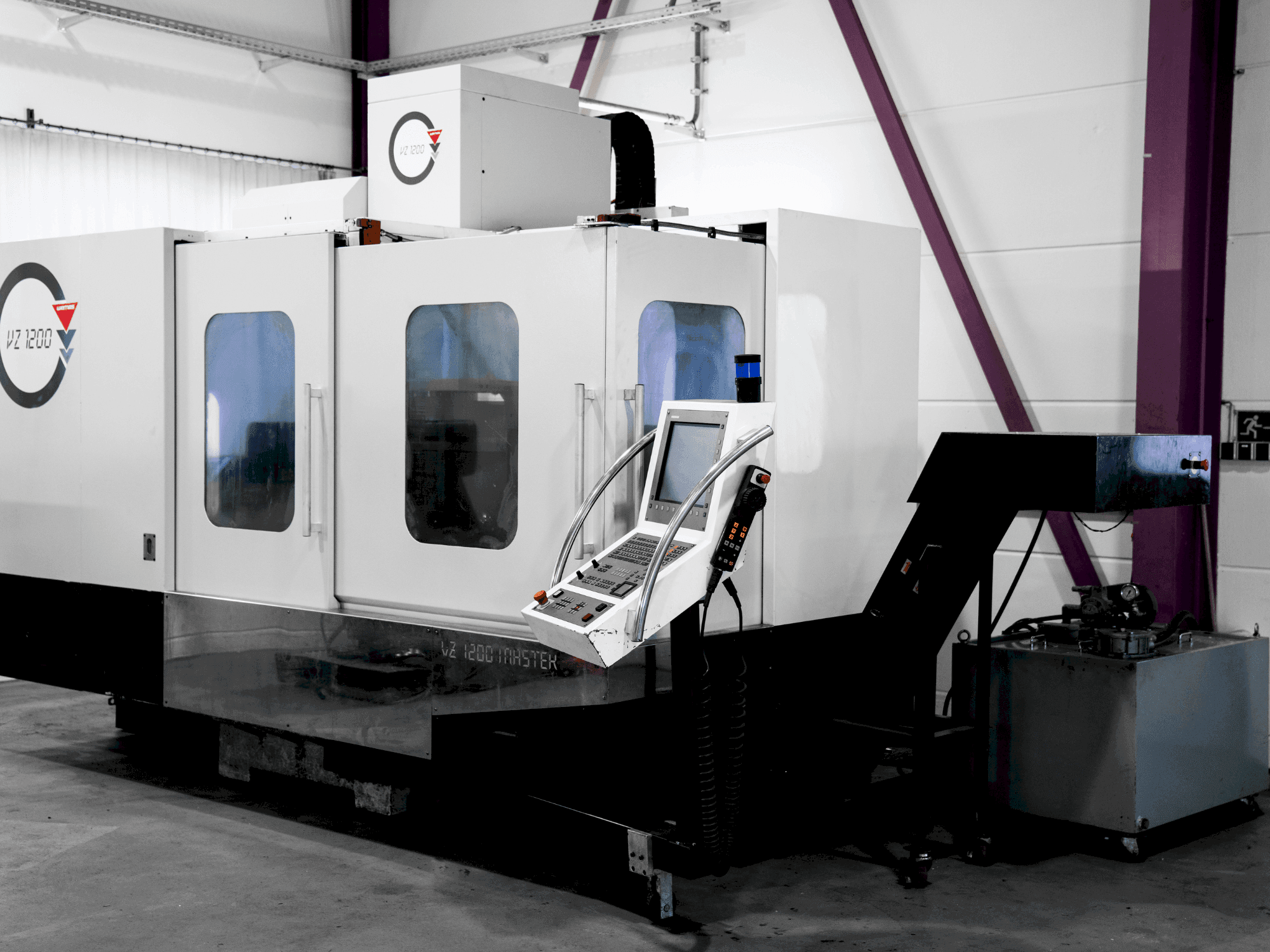 A WEMAS VZ 1200 gép elölnézete