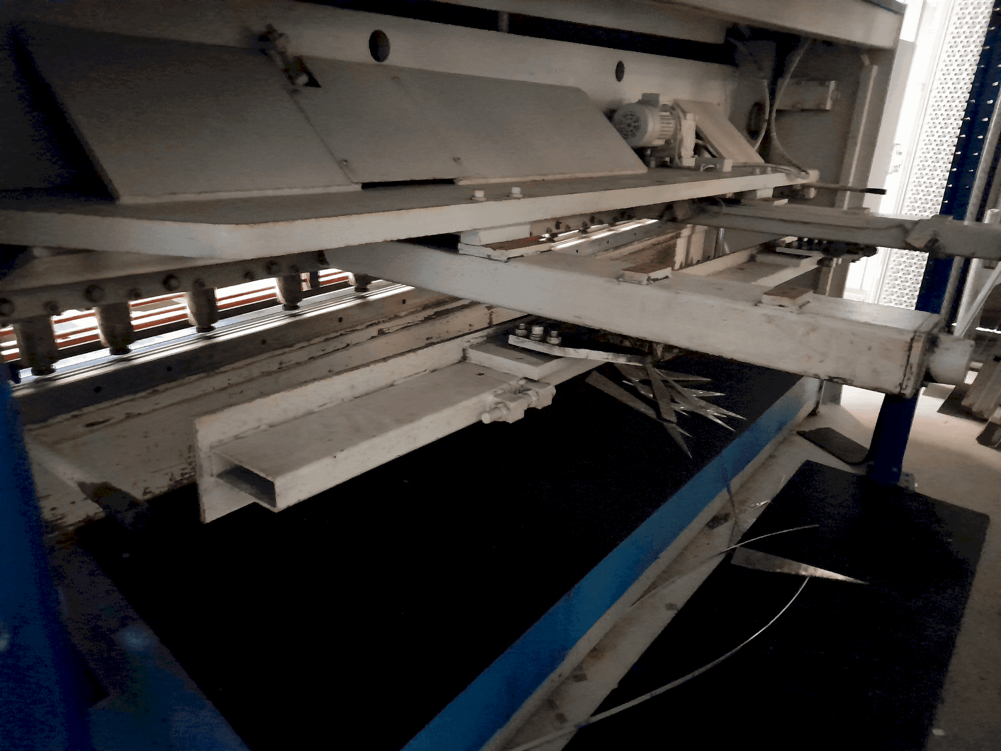 A LVD HST 25/6  gép elölnézete