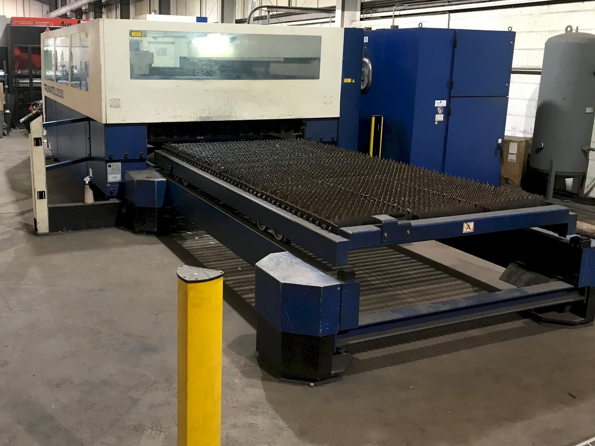 A Trumpf Trumatic L3050 gép elölnézete