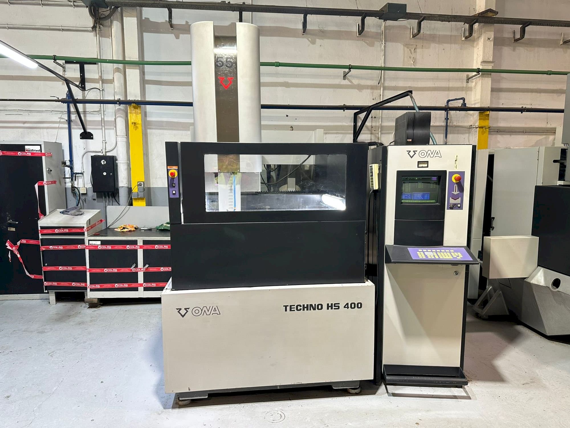 A ONA HS 400 gép elölnézete