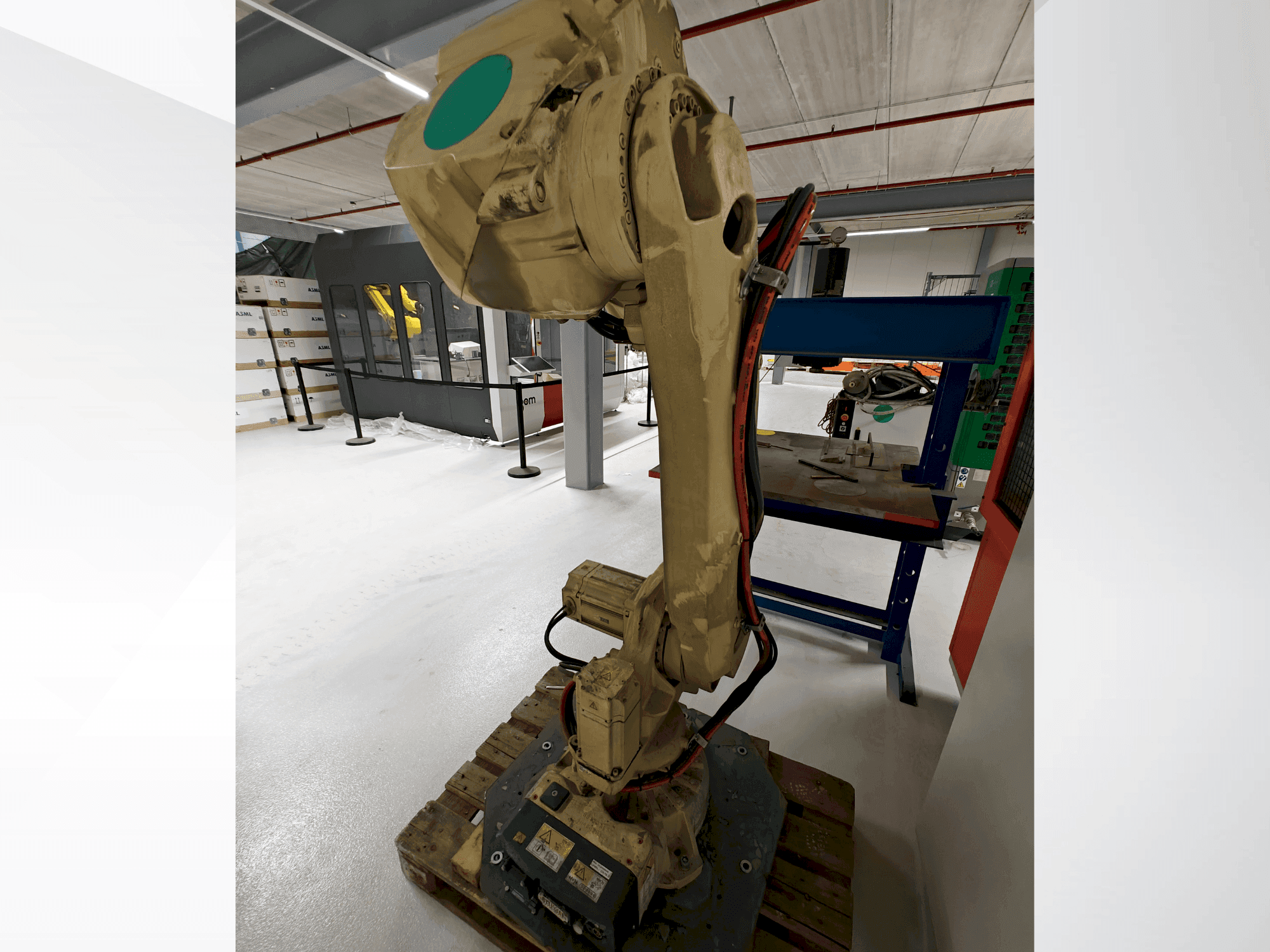 A ABB IRB 4600 M2004  gép elölnézete