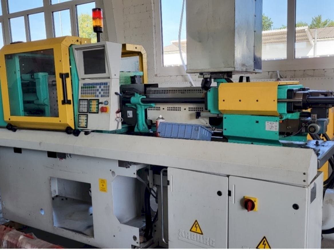 A Arburg Allrounder 270S 350-150 gép elölnézete