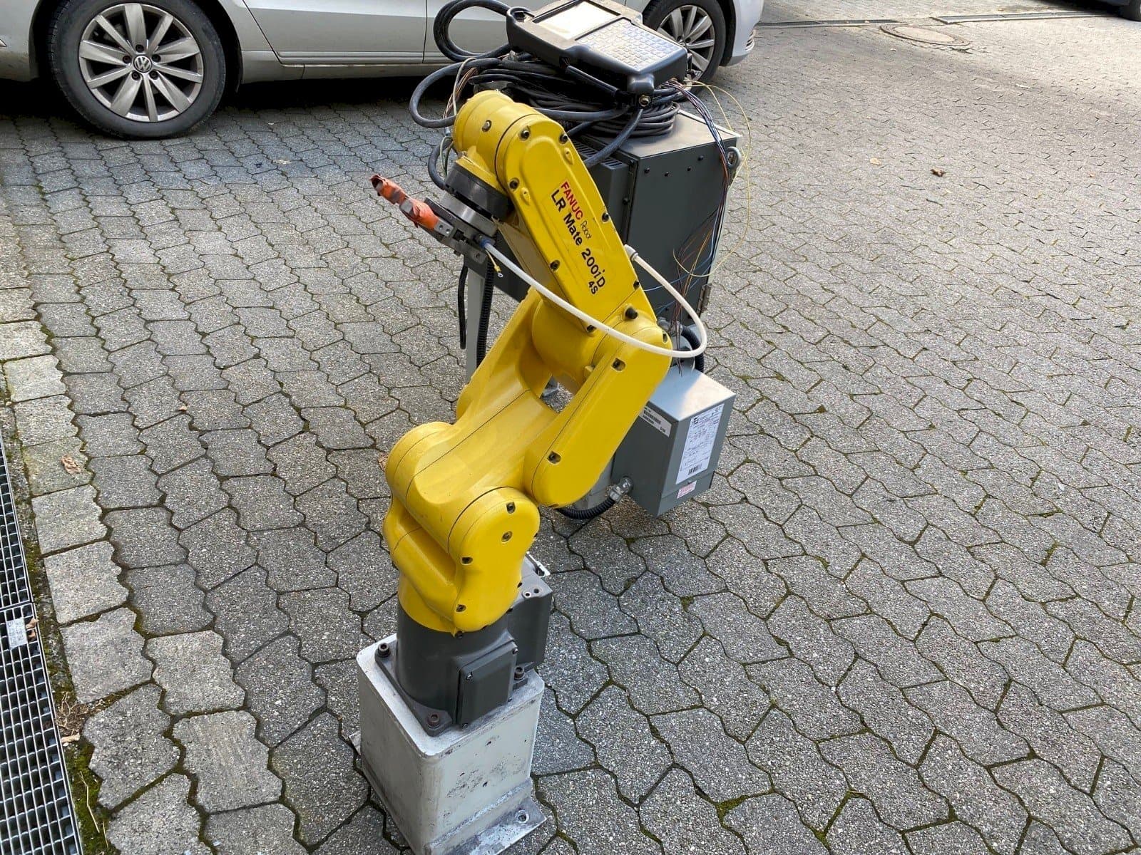 A FANUC LR Mate 200iD/4S  gép elölnézete
