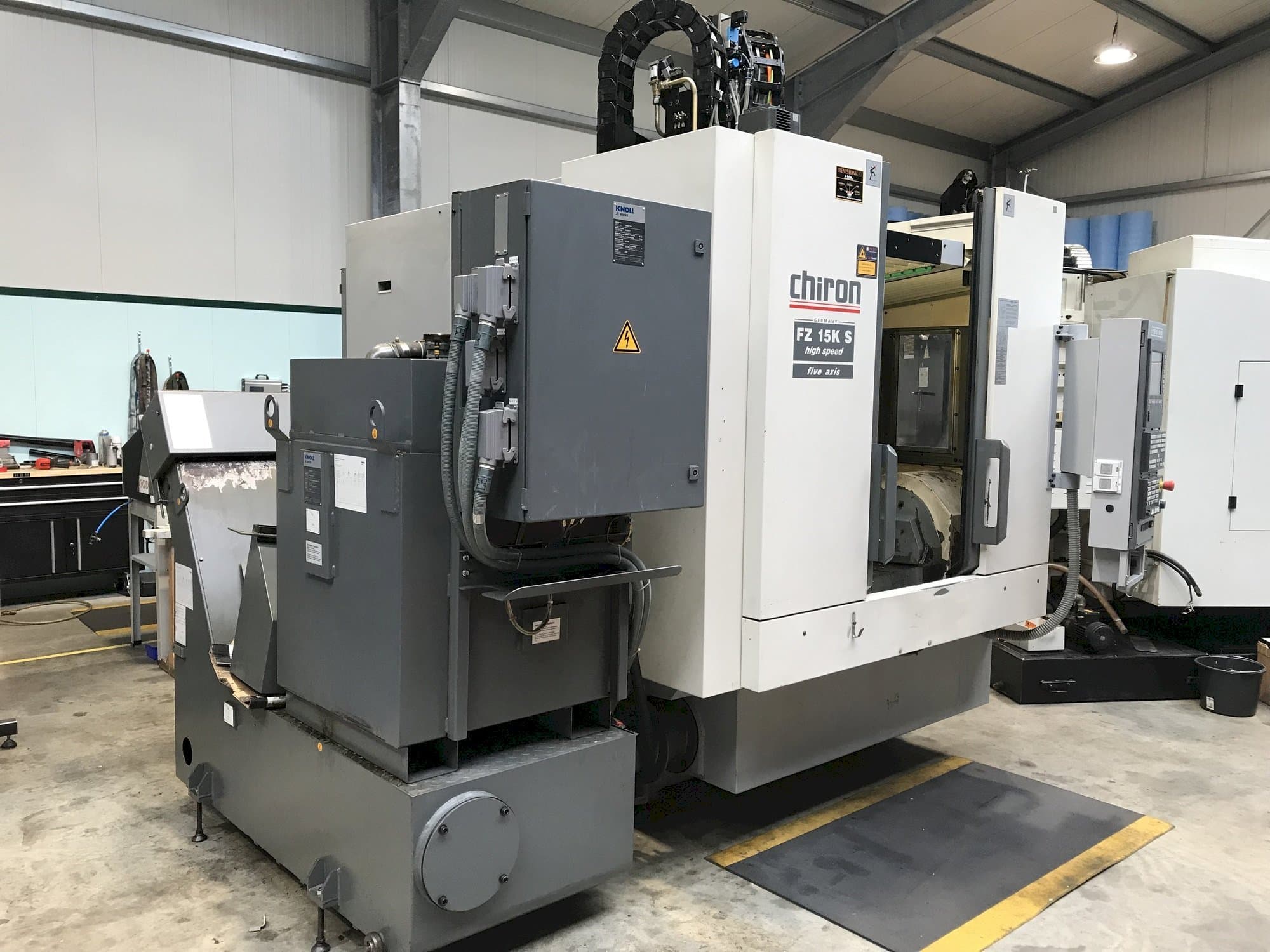 A CHIRON FZ15 KS gép elölnézete