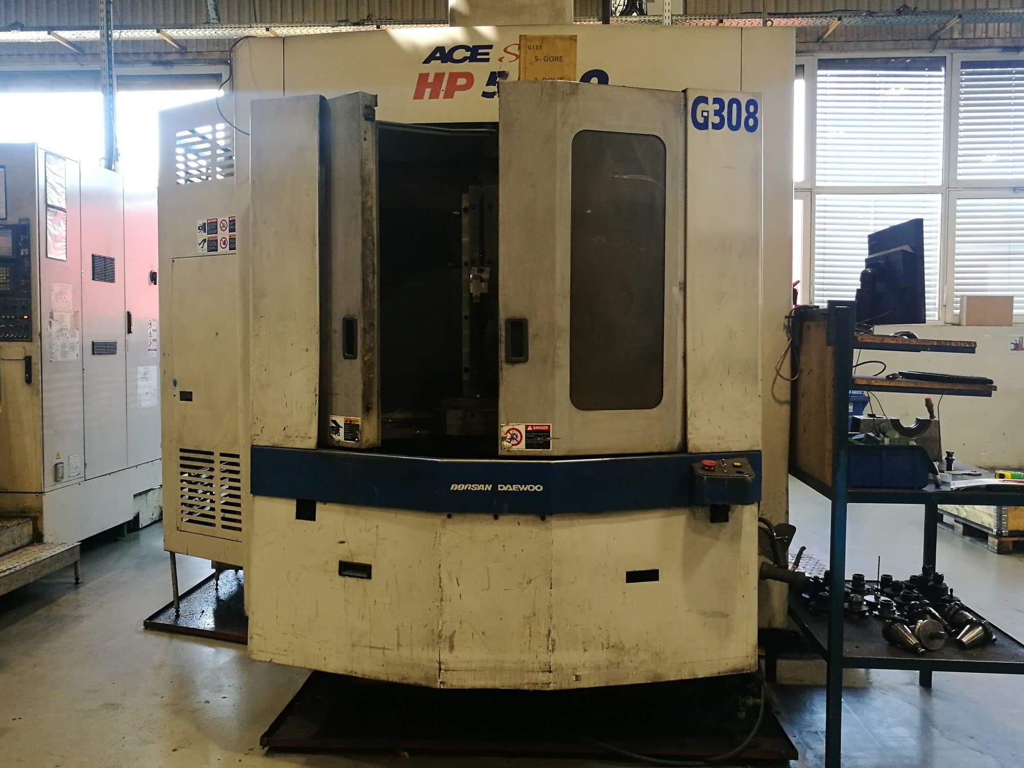 A DAEWOO Doosan ACE HP 5500 gép elölnézete