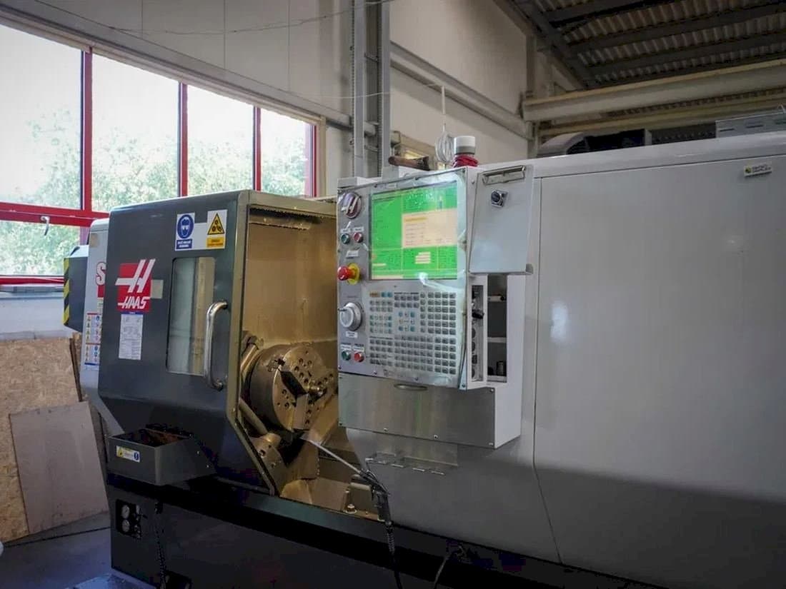 A HAAS ST-30 gép elölnézete