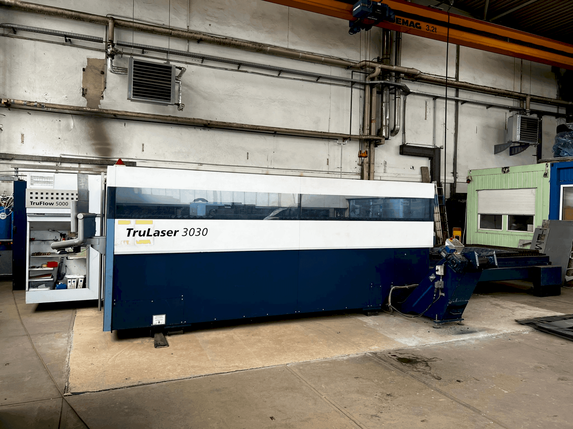 A TRUMPF TruLaser 3030 gép elölnézete