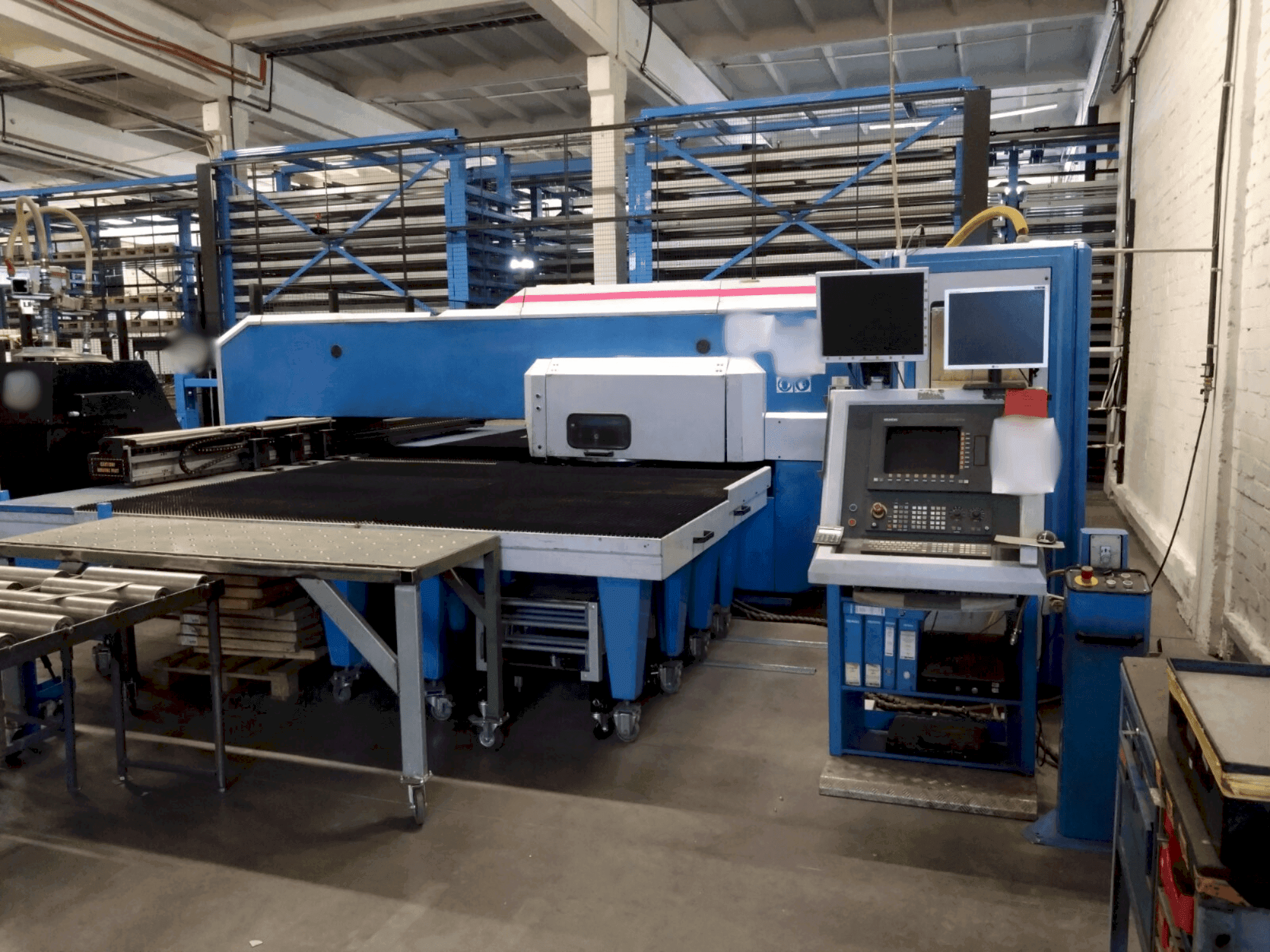 A Finn-Power F6-25 5B  gép elölnézete