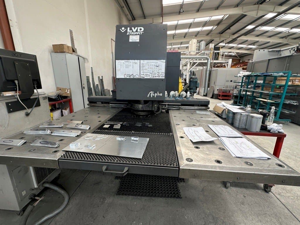 A LVD Alpha 1212TK gép elölnézete