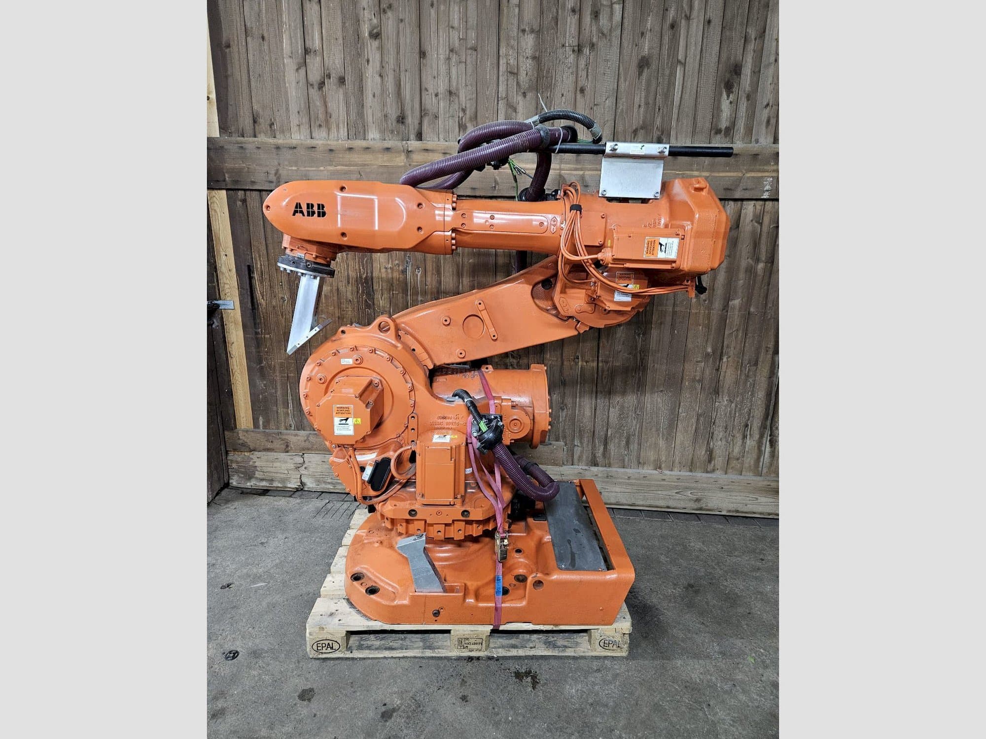 A ABB IRB 6600-175/2.55 gép elölnézete