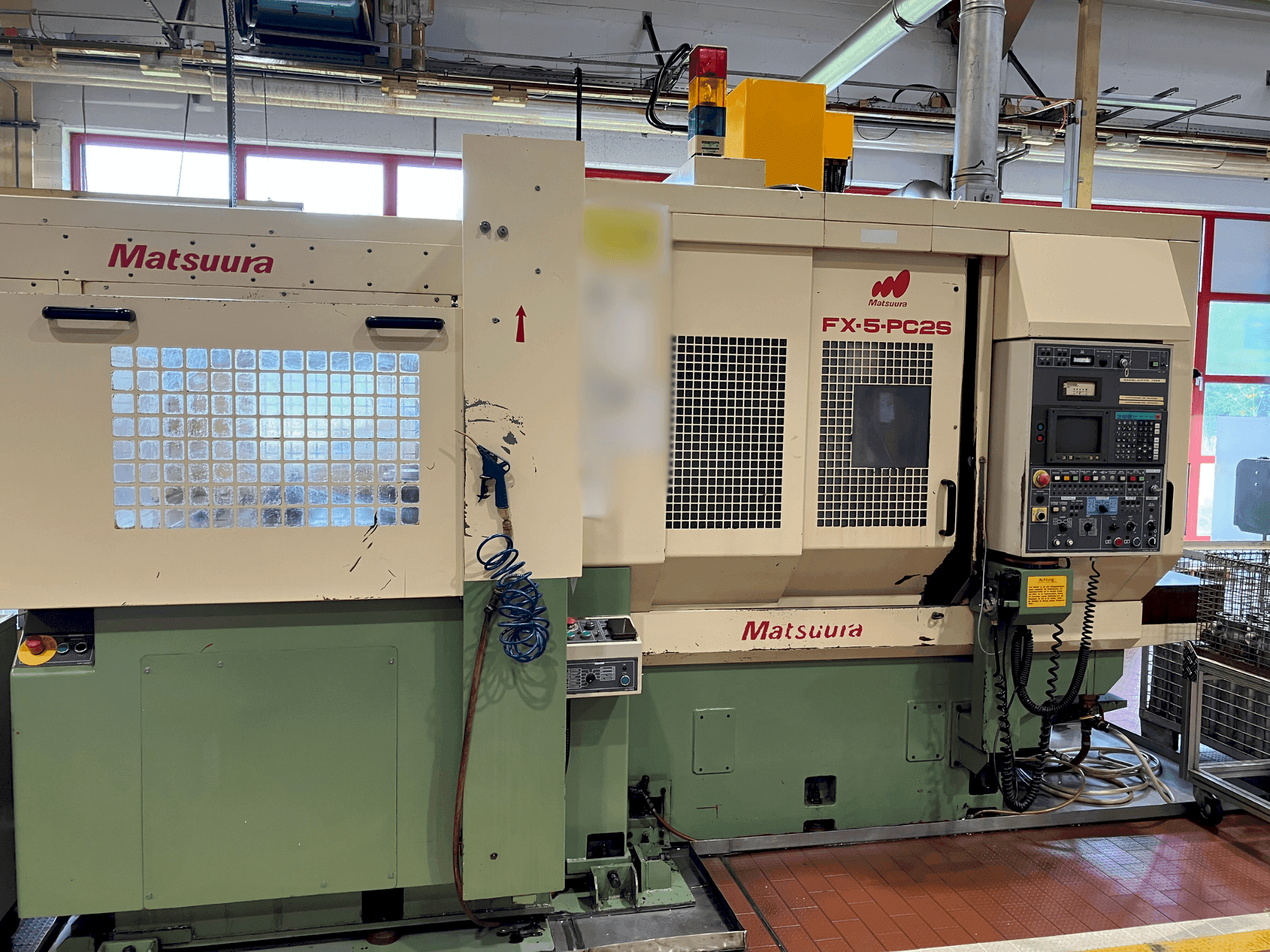 A Matsuura FX-5-PC2S gép elölnézete
