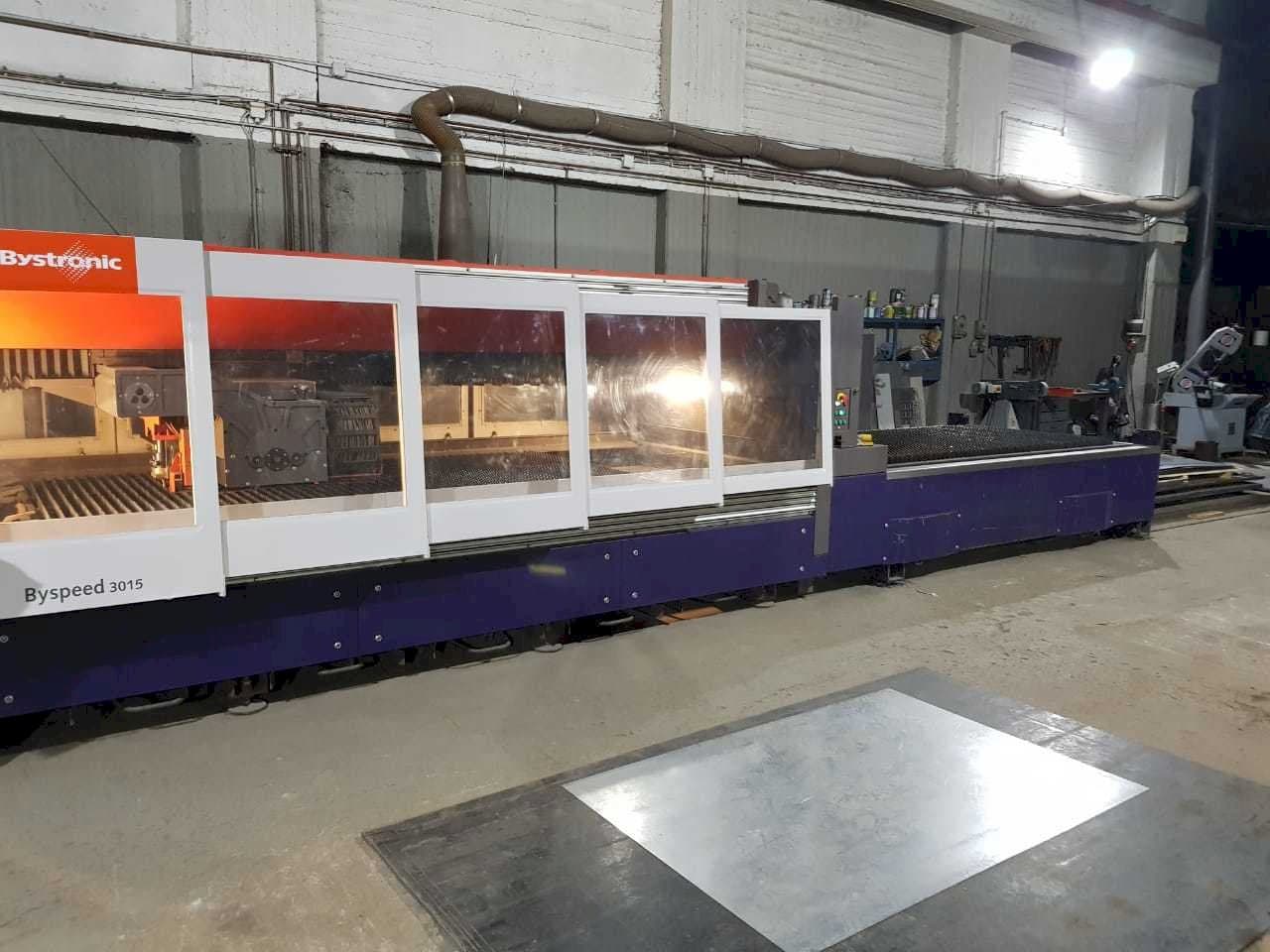 A Bystronic BySpeed 3015 gép elölnézete