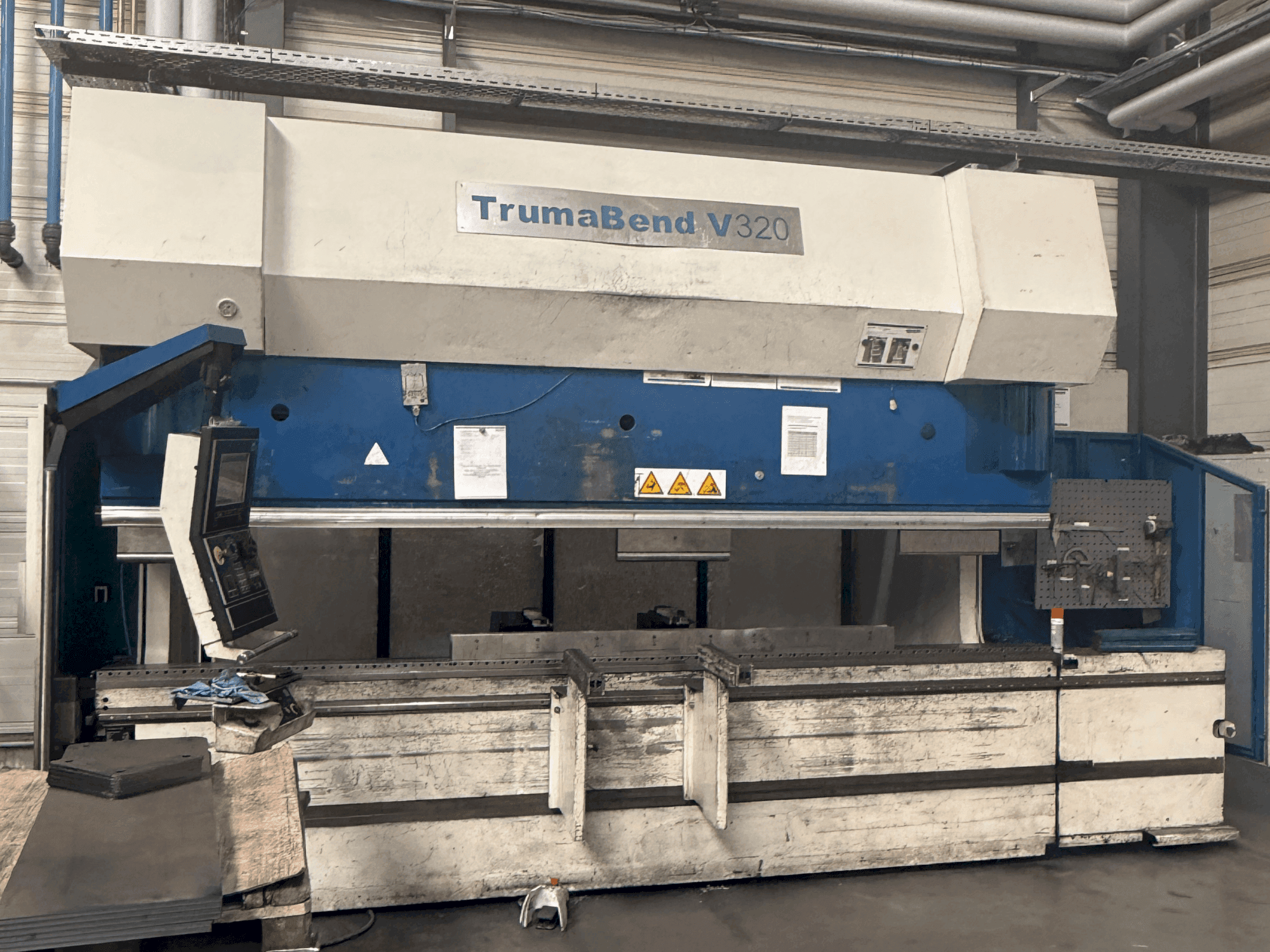 A TRUMPF TrumaBend V320 gép elölnézete