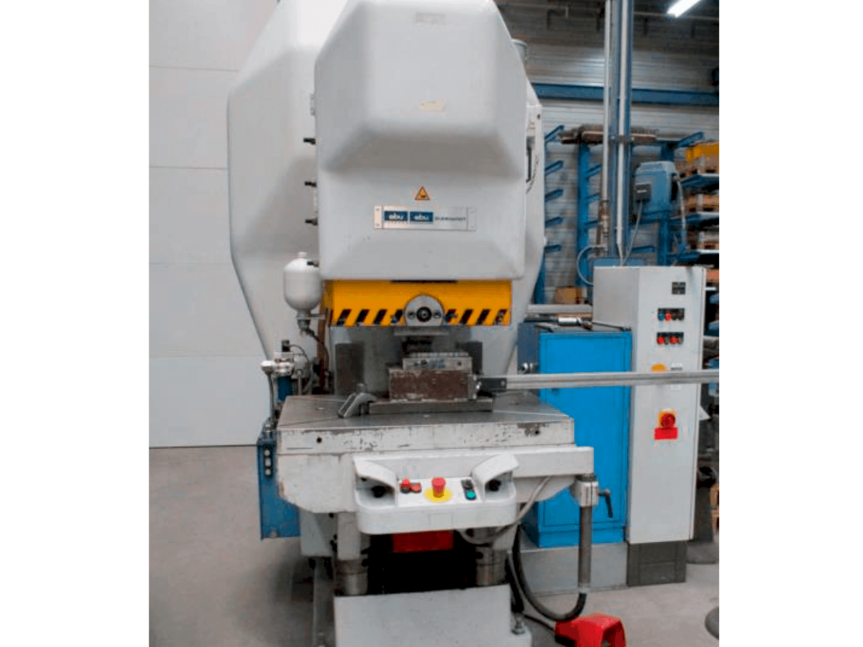 A Ebu H 80 RiV gép elölnézete