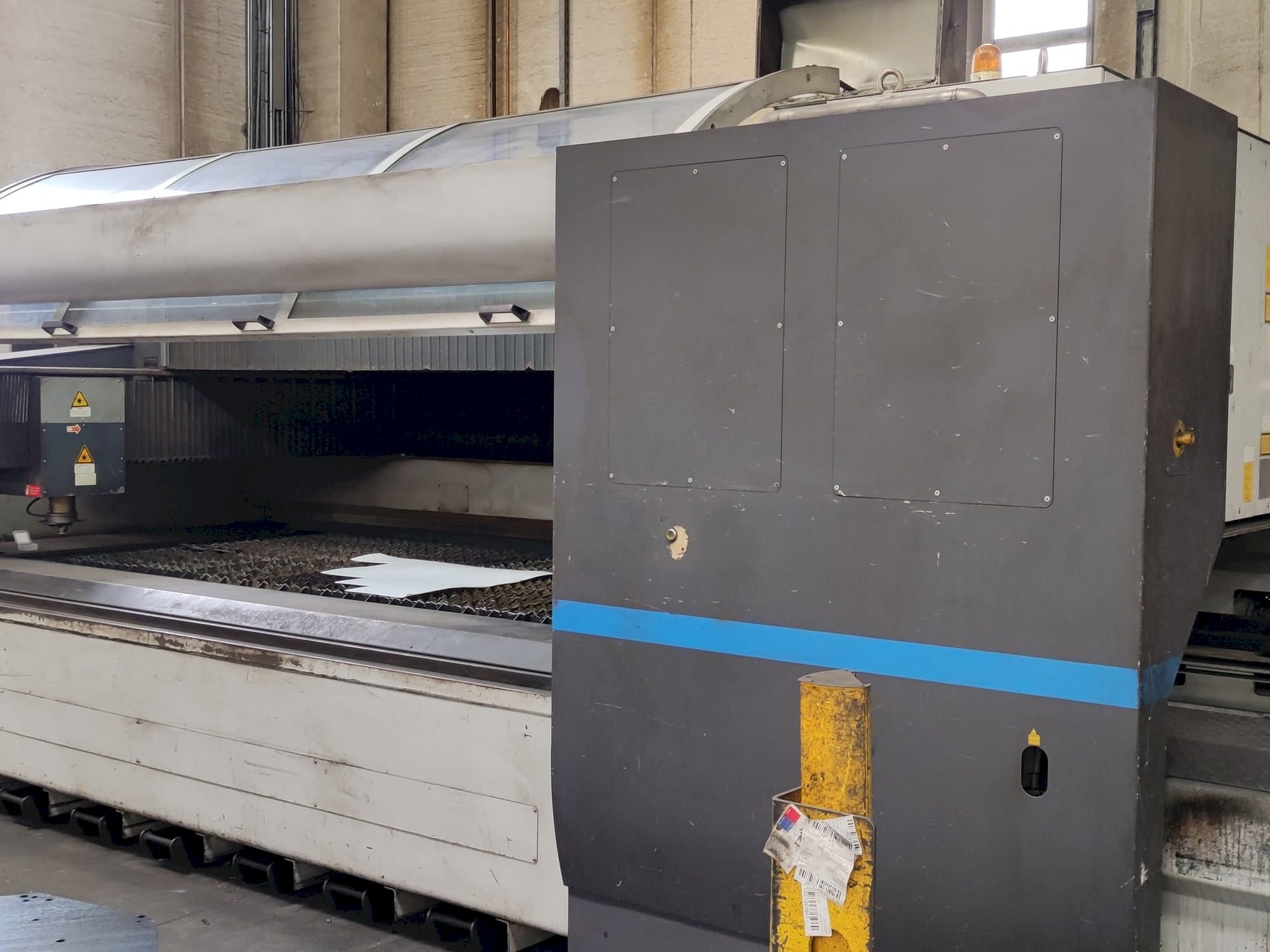 A LVD AXEL 3015 S gép elölnézete