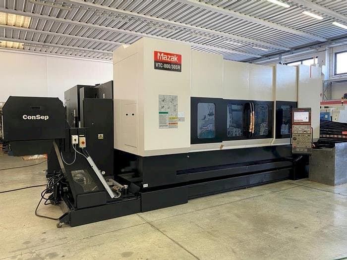 A Mazak VTC 800/30 SR gép elölnézete