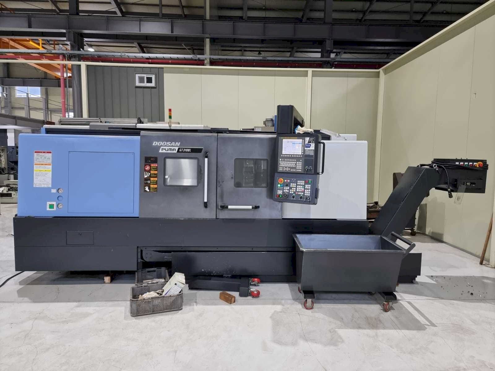 A Doosan PUMA GT3100L gép elölnézete