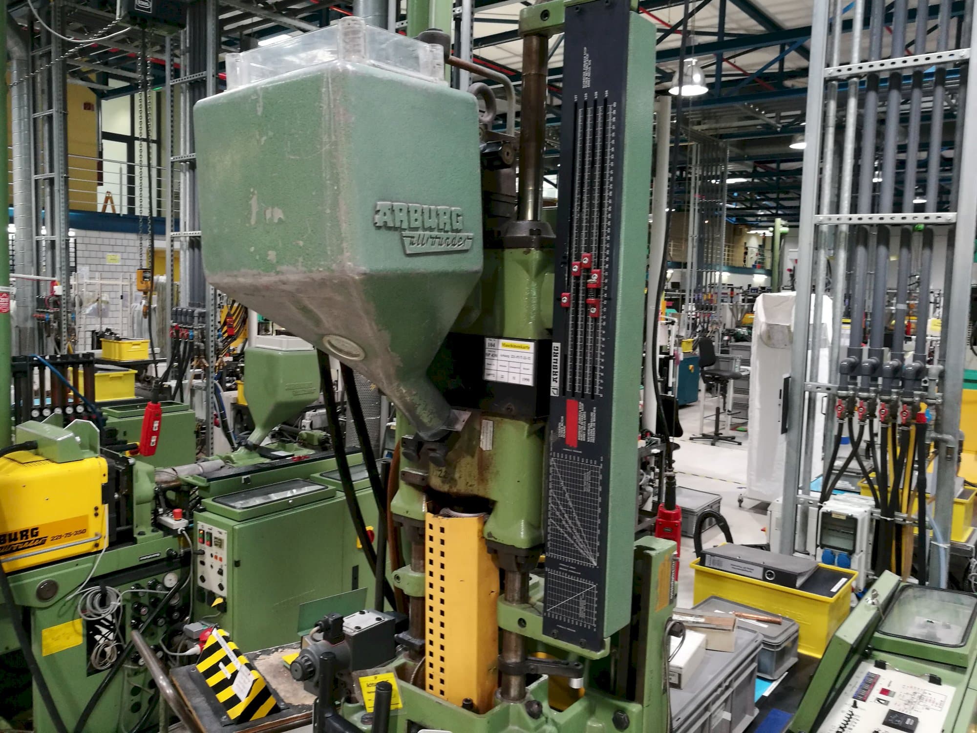 A Arburg Allrounder 221-75-350 gép bal oldali nézete