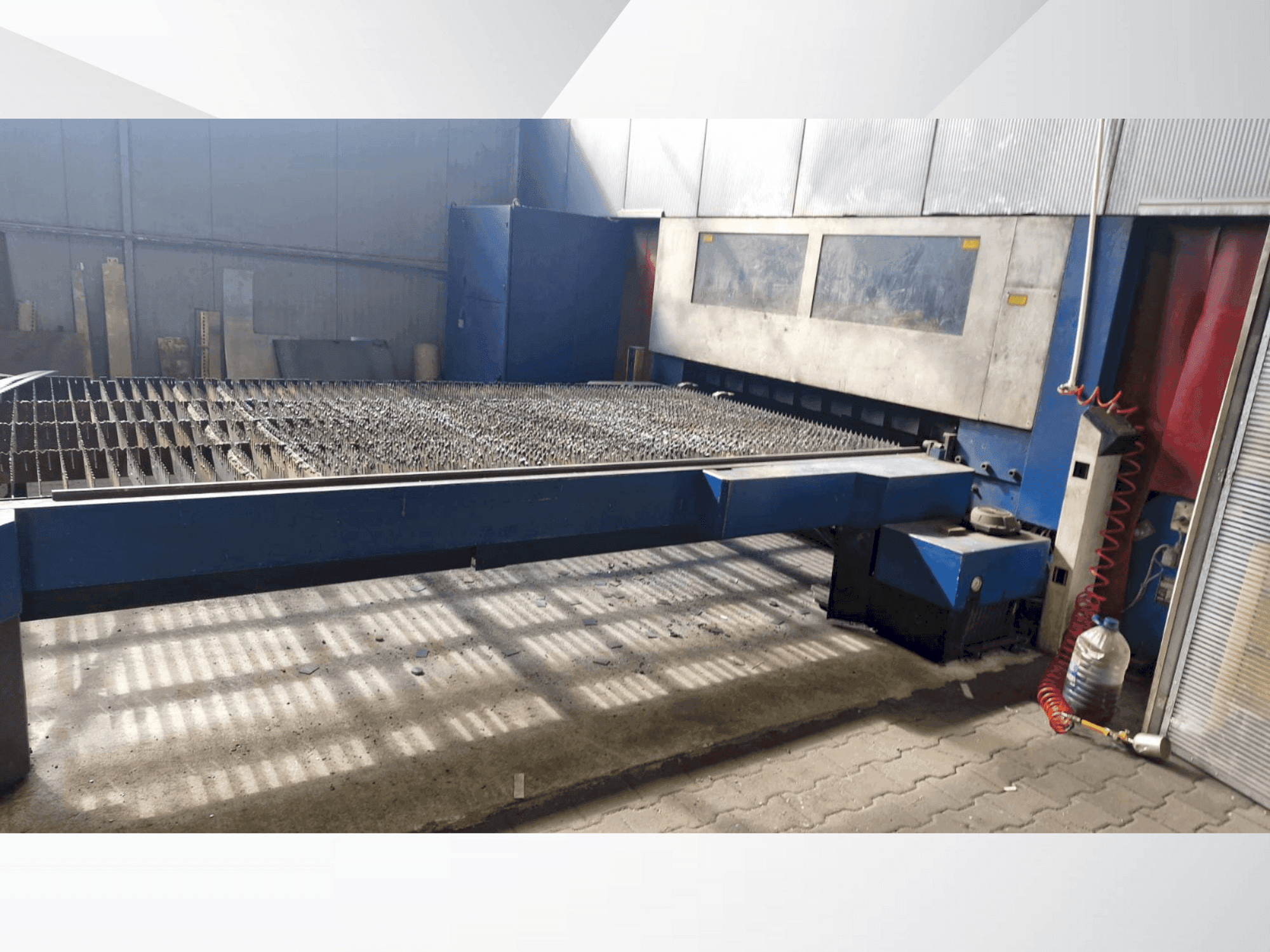 A TRUMPF TRUMATIC L 4030  gép elölnézete