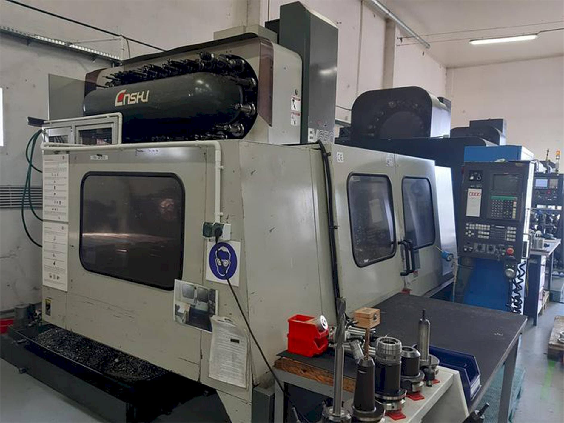 A Enshu EV 650 gép elölnézete