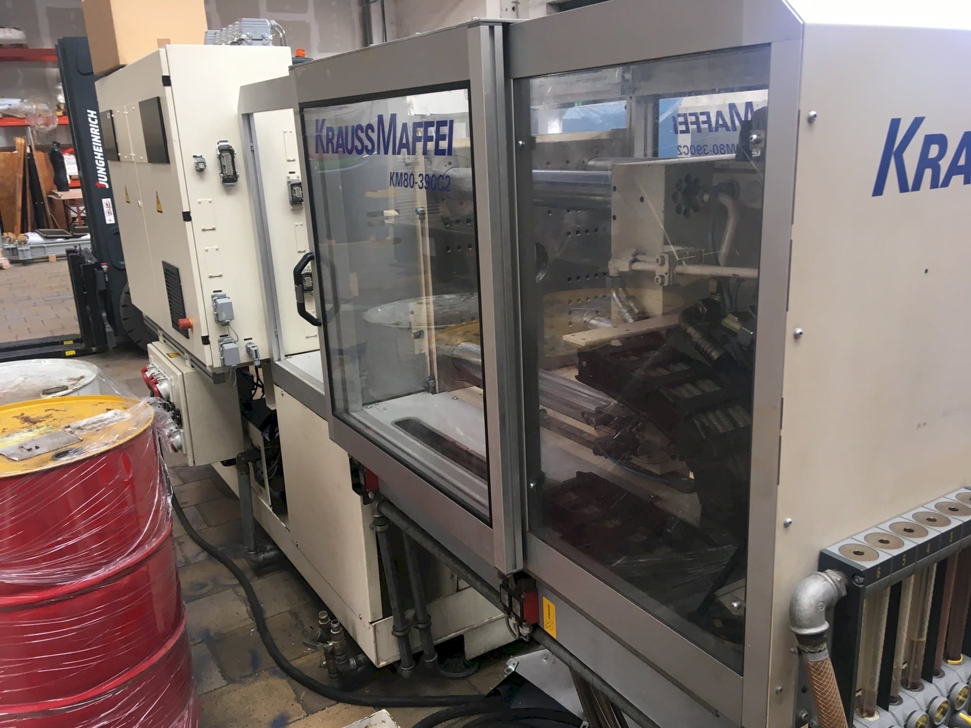 A Krauss Maffei 80/390 C2 gép jobb nézete