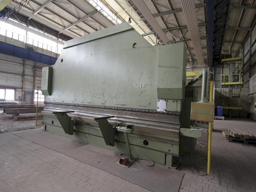 A EHT Variopress 250 60 gép jobb oldali nézete