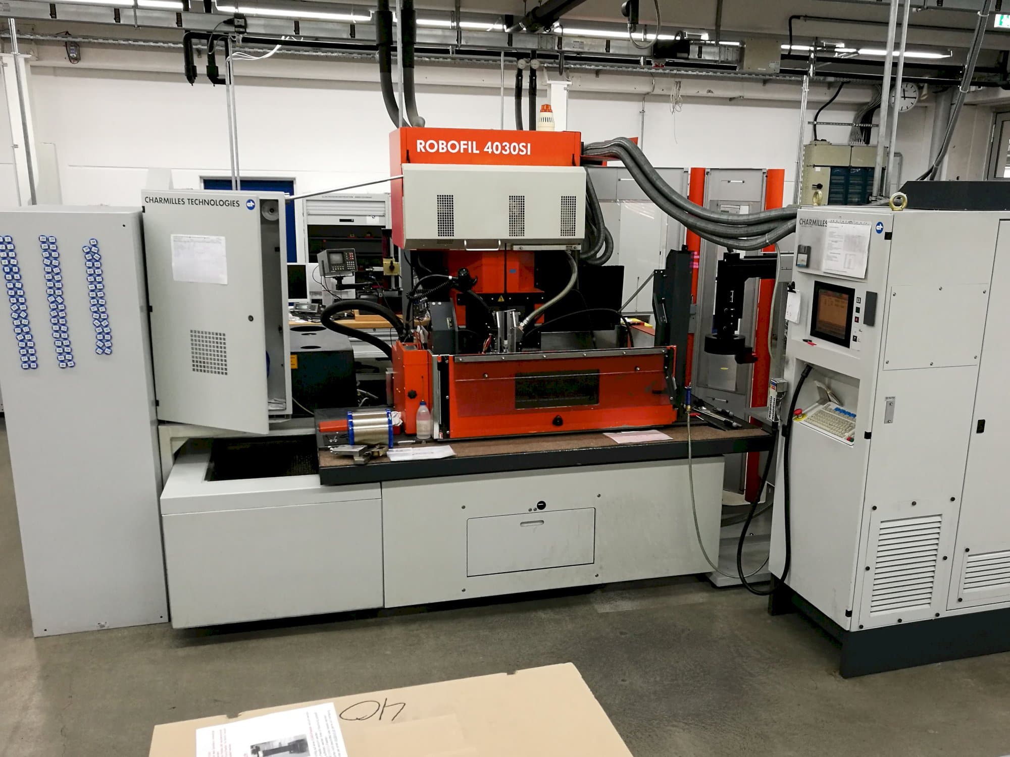 A CHARMILLES ROBOFIL 4030SI  gép elölnézete