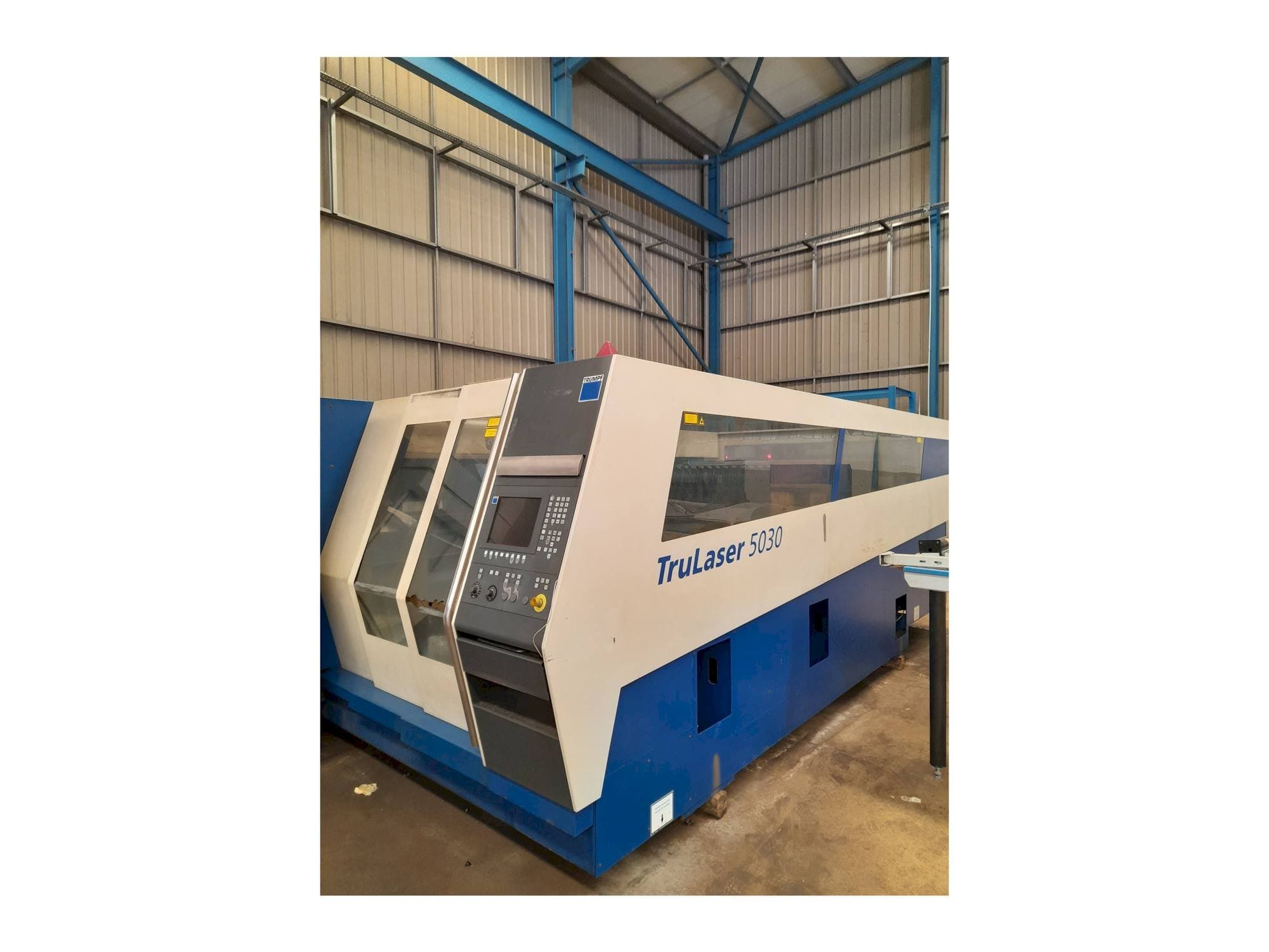 A Trumpf Trulaser 5030 gép elölnézete