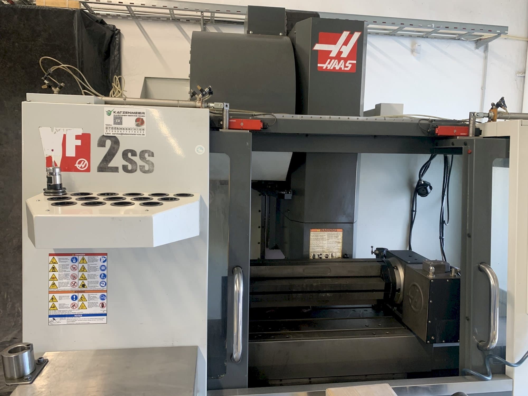 A HAAS VF-2SS  gép elölnézete