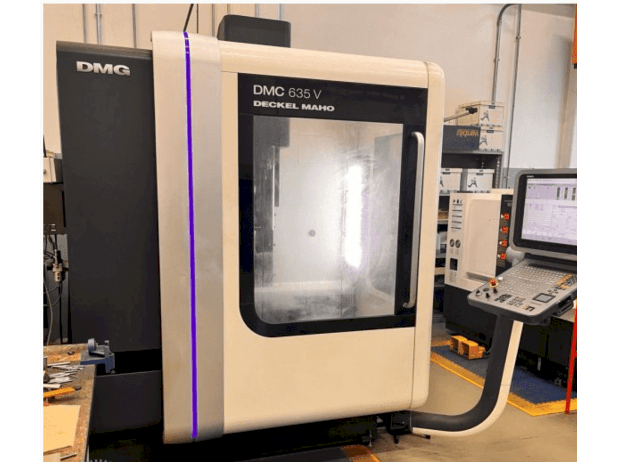 A DMG DECKEL MAHO DMC 635 V gép elölnézete