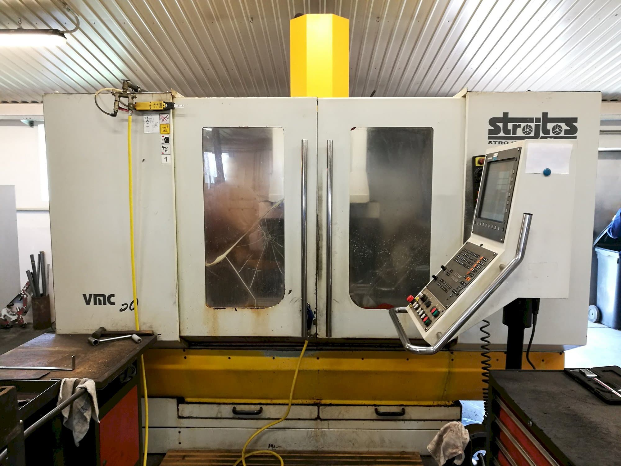 A Strojtos VMC 50 gép elölnézete