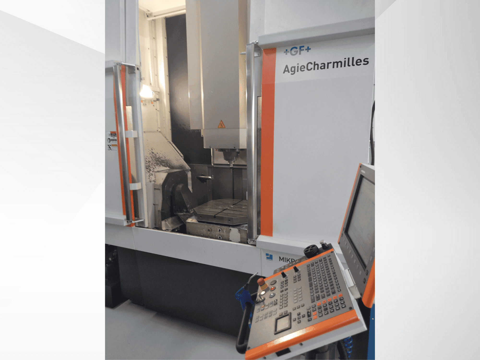 A MIKRON UCP 800 Duro gép elölnézete