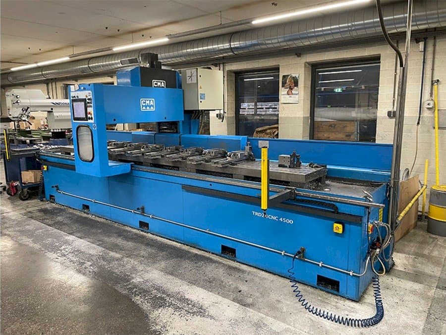A CMA TRD28CNC 4500 gép elölnézete
