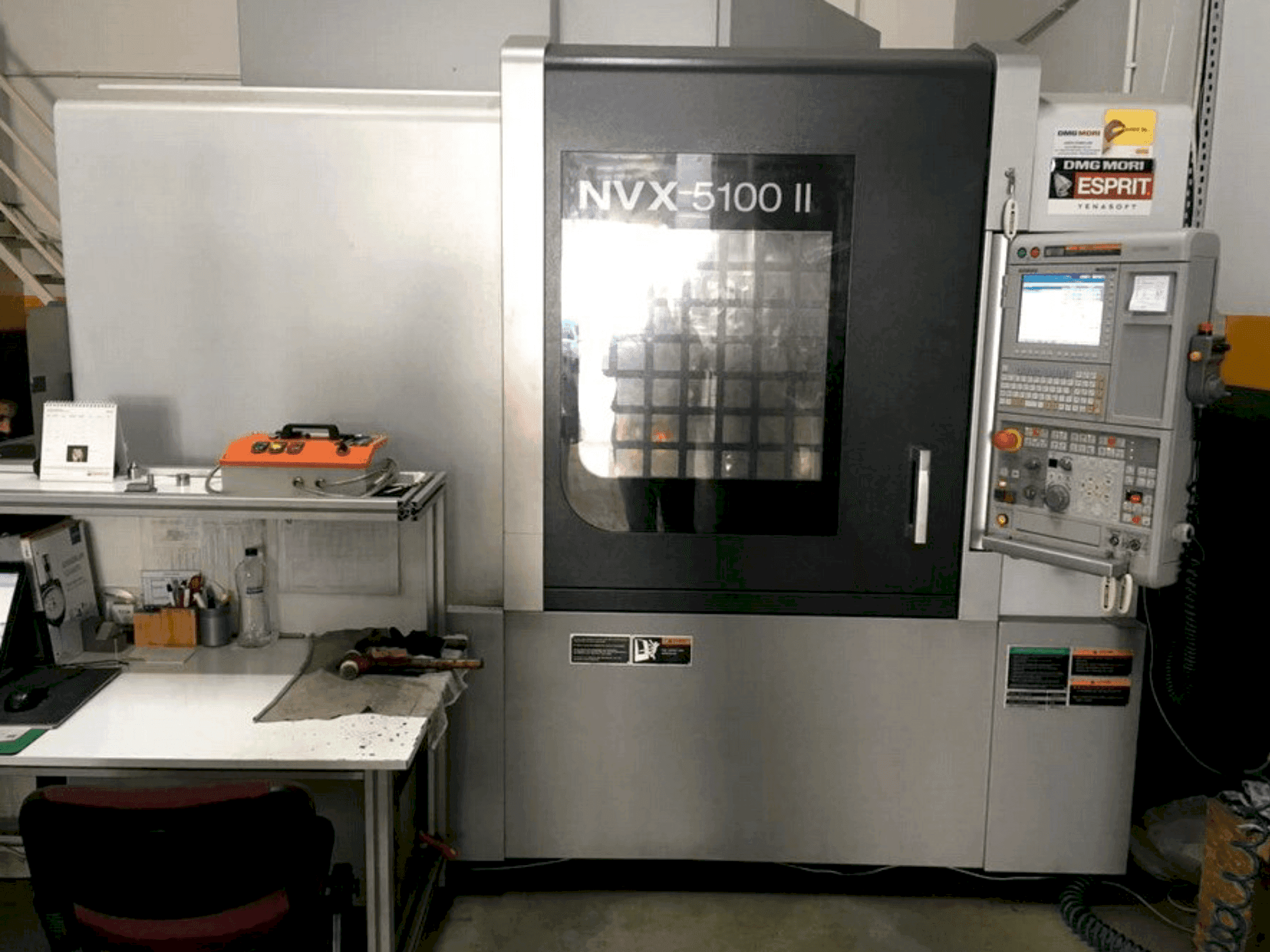 A DMG Mori Seiki NVX-5100 II gép elölnézete