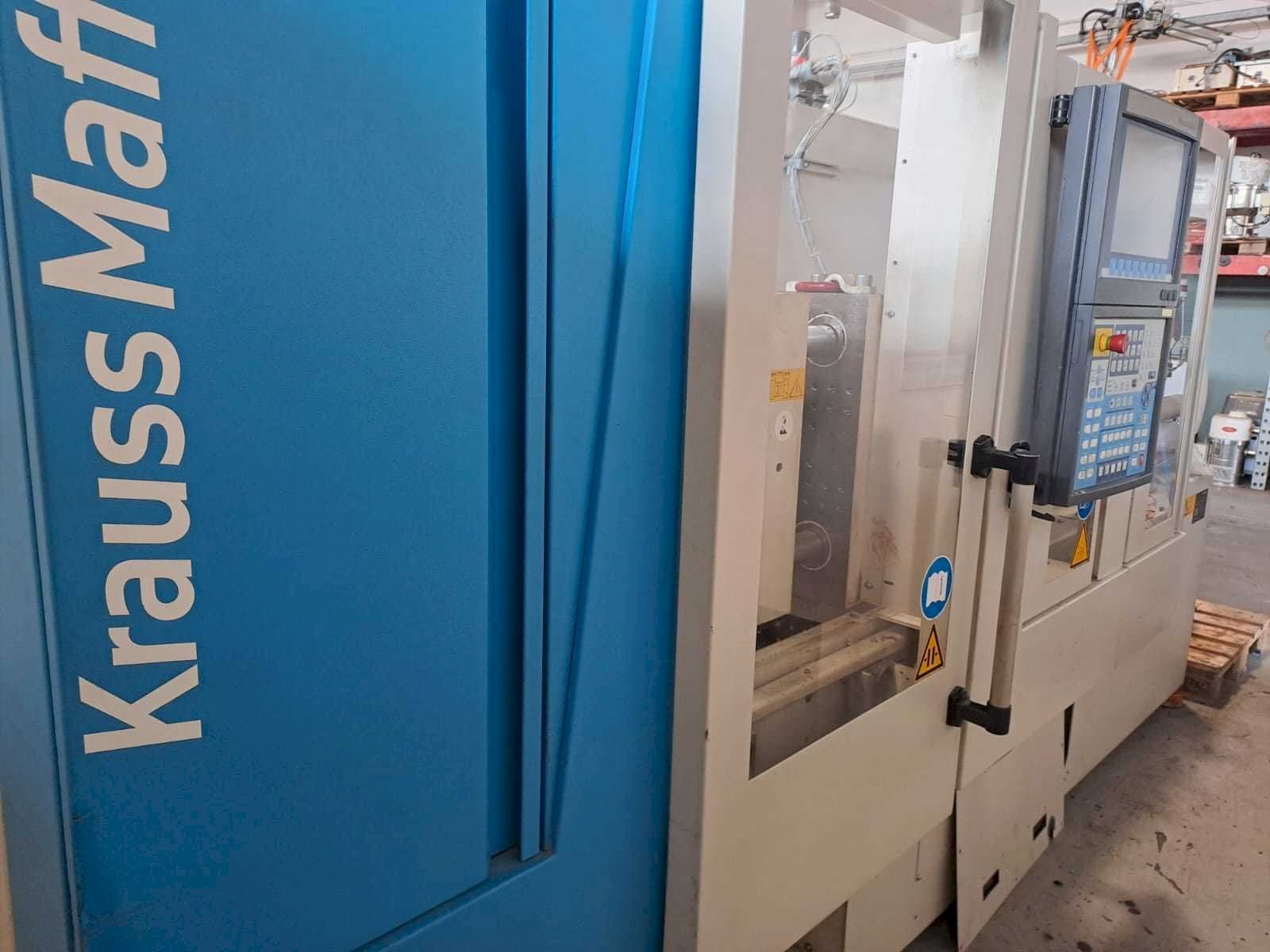 A Krauss Maffei 35-180CX gép elölnézete