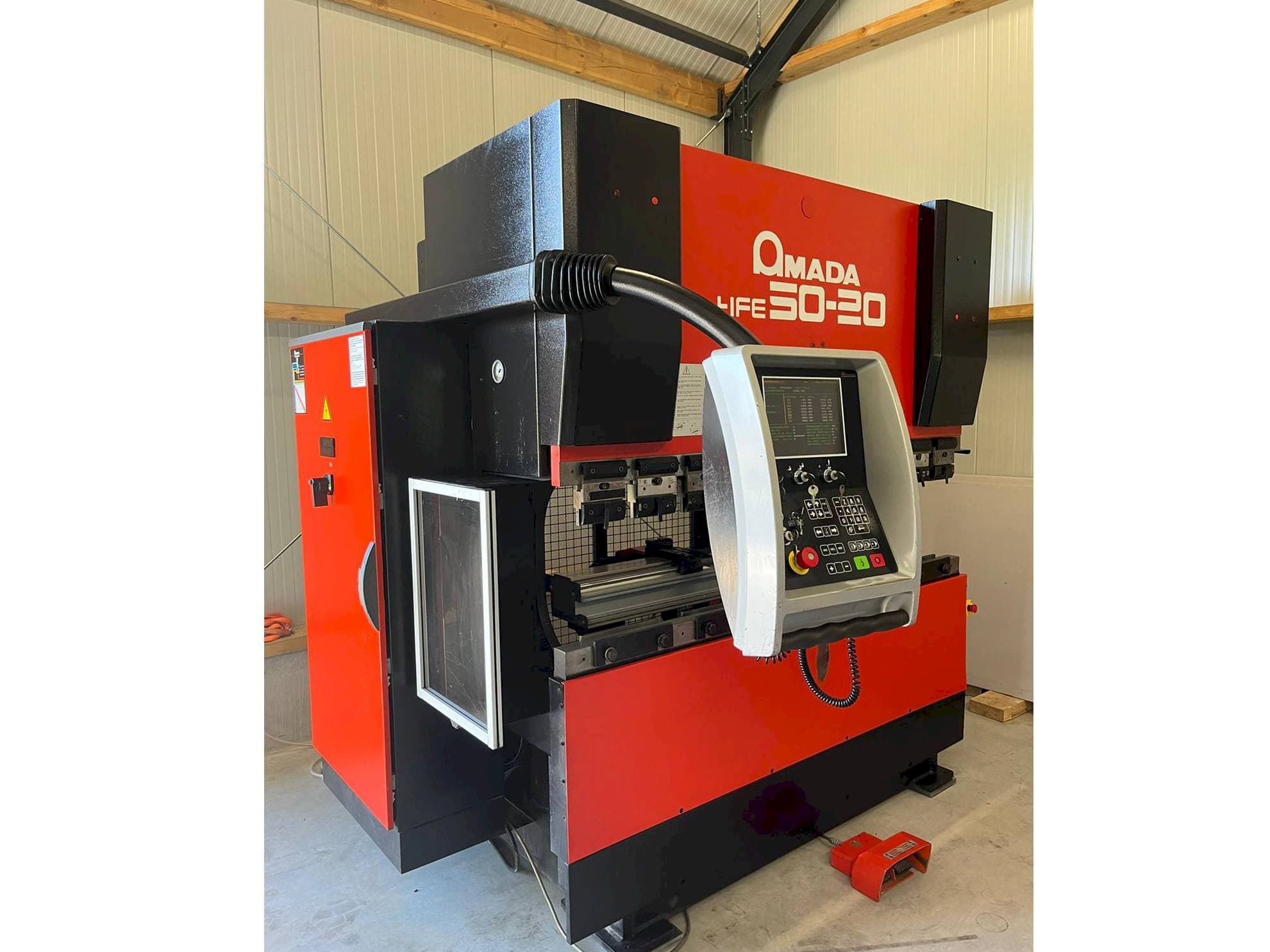 A AMADA HFE 50 20 gép elölnézete